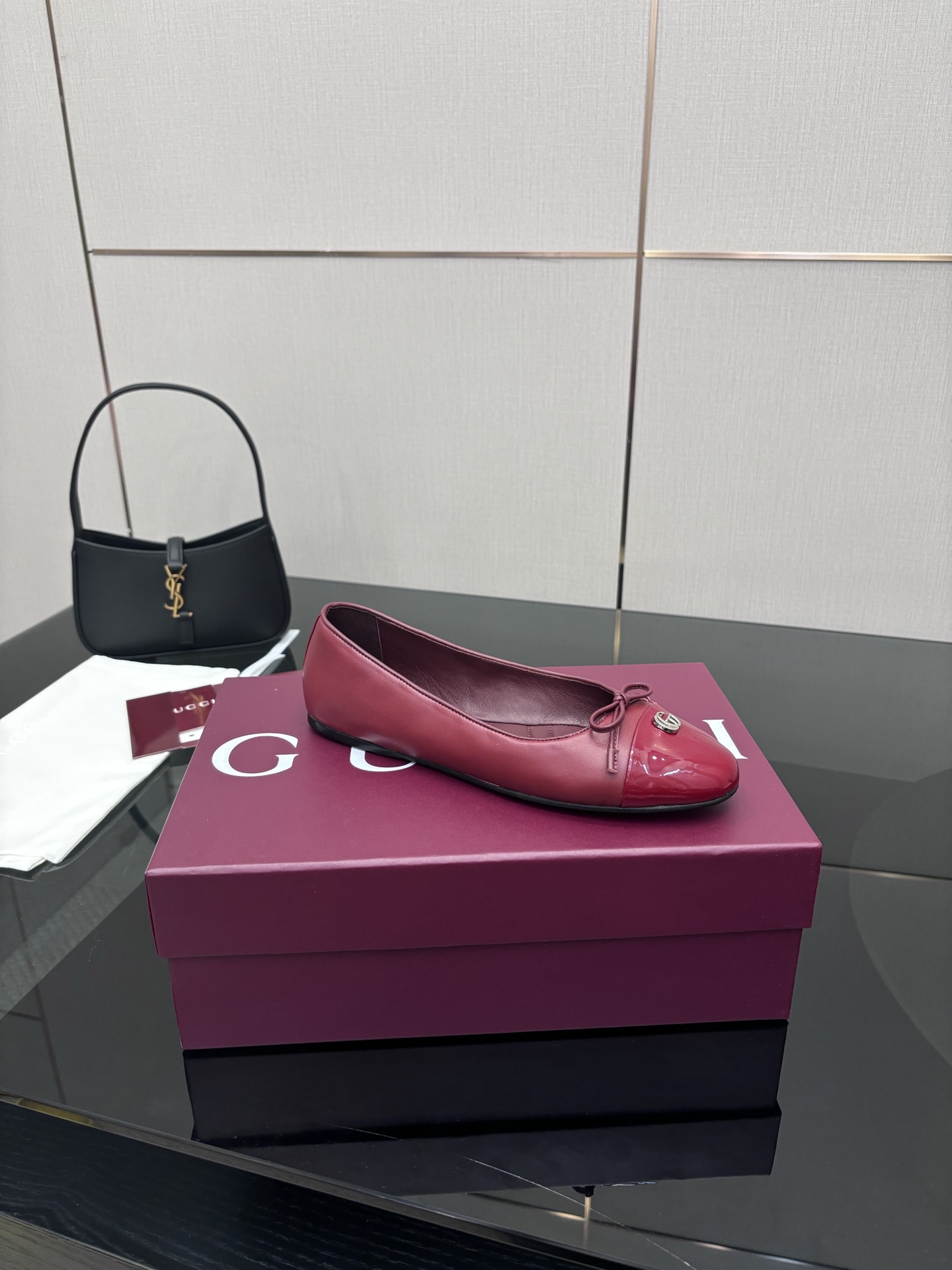 GUCCI 25-Stamped Ballet Shoes: Popular ballerina shoes with custom cow skin, paint skin, and original logo fabric. - 图片 7