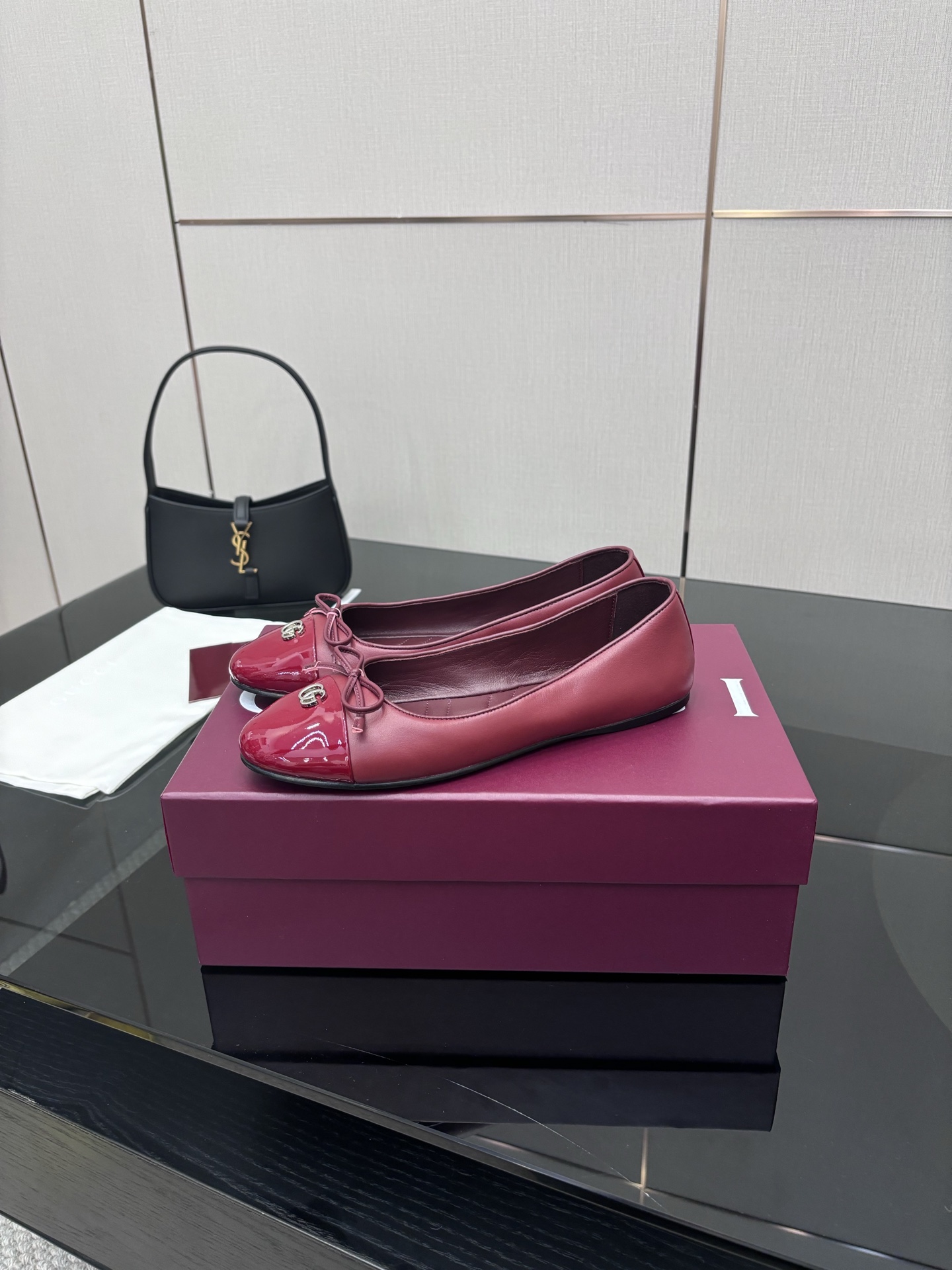 GUCCI 25-Stamped Ballet Shoes: Popular ballerina shoes with custom cow skin, paint skin, and original logo fabric. - 图片 5