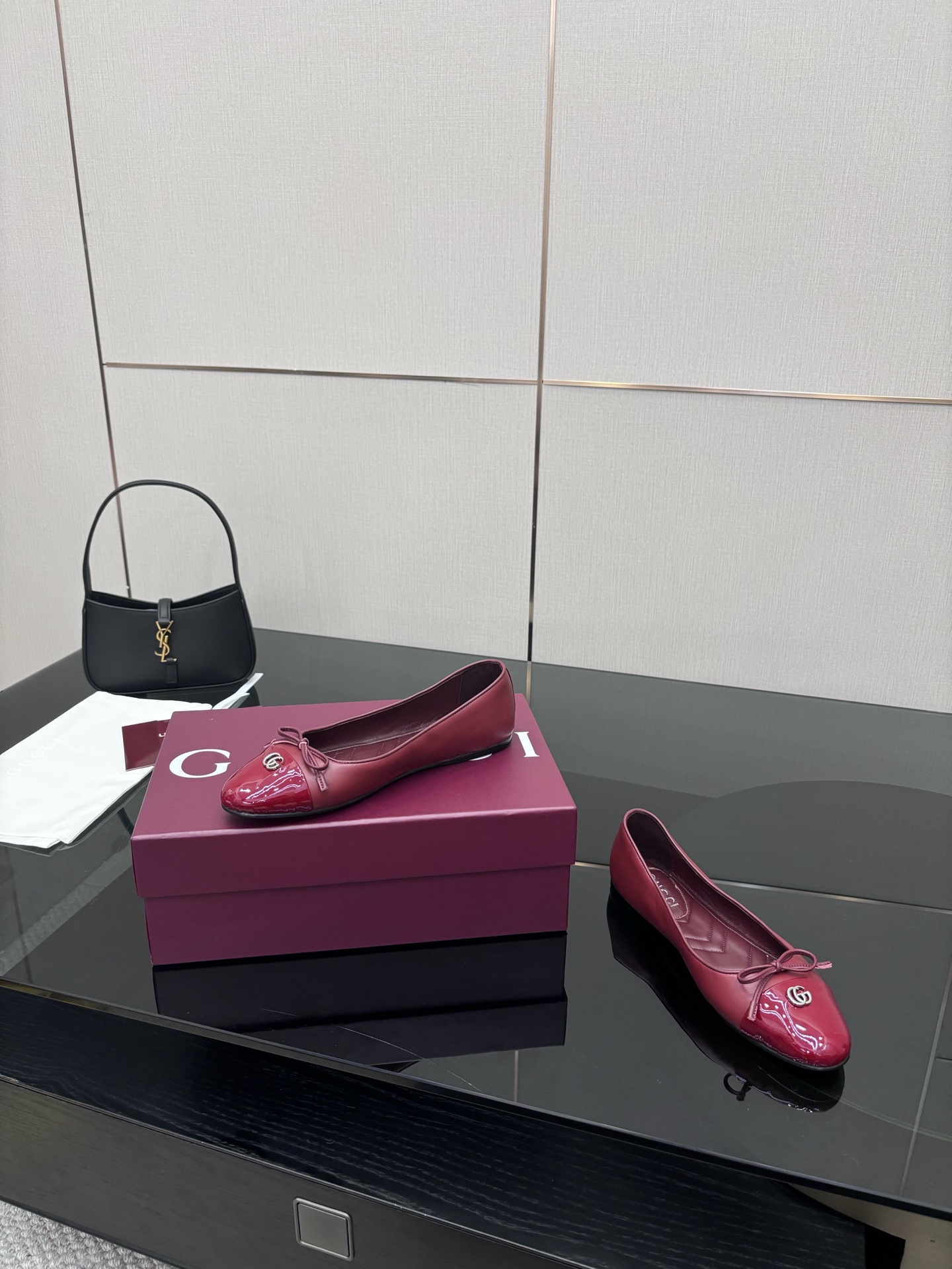 GUCCI 25-Stamped Ballet Shoes: Popular ballerina shoes with custom cow skin, paint skin, and original logo fabric. - 图片 6
