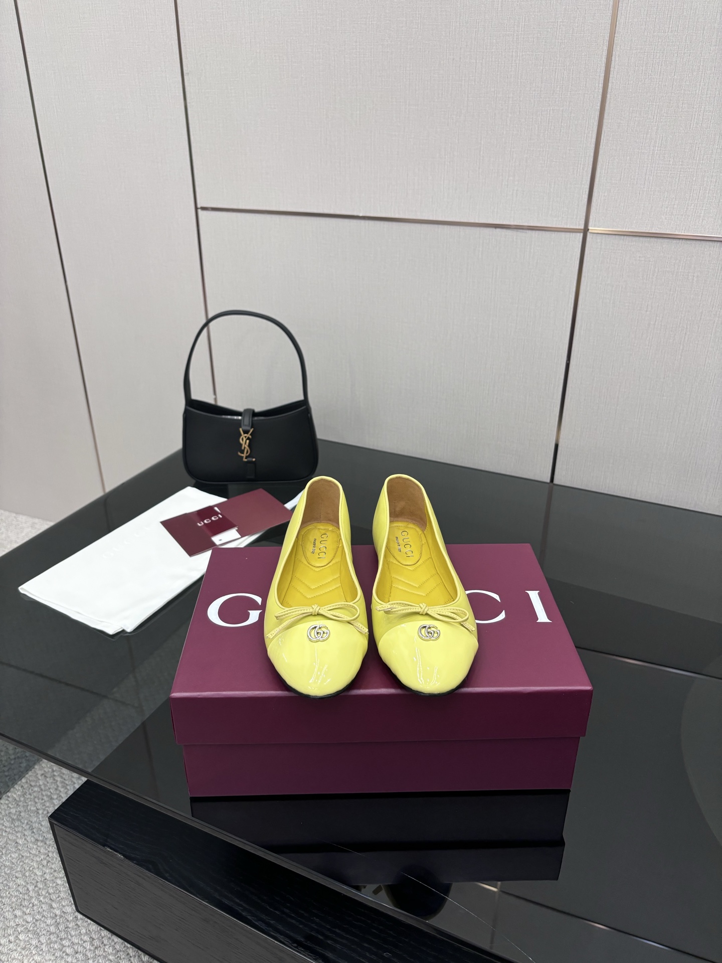 “GUCCI 25-Stamped Ballet Shoes: Features and Materials Overview” - 图片 1