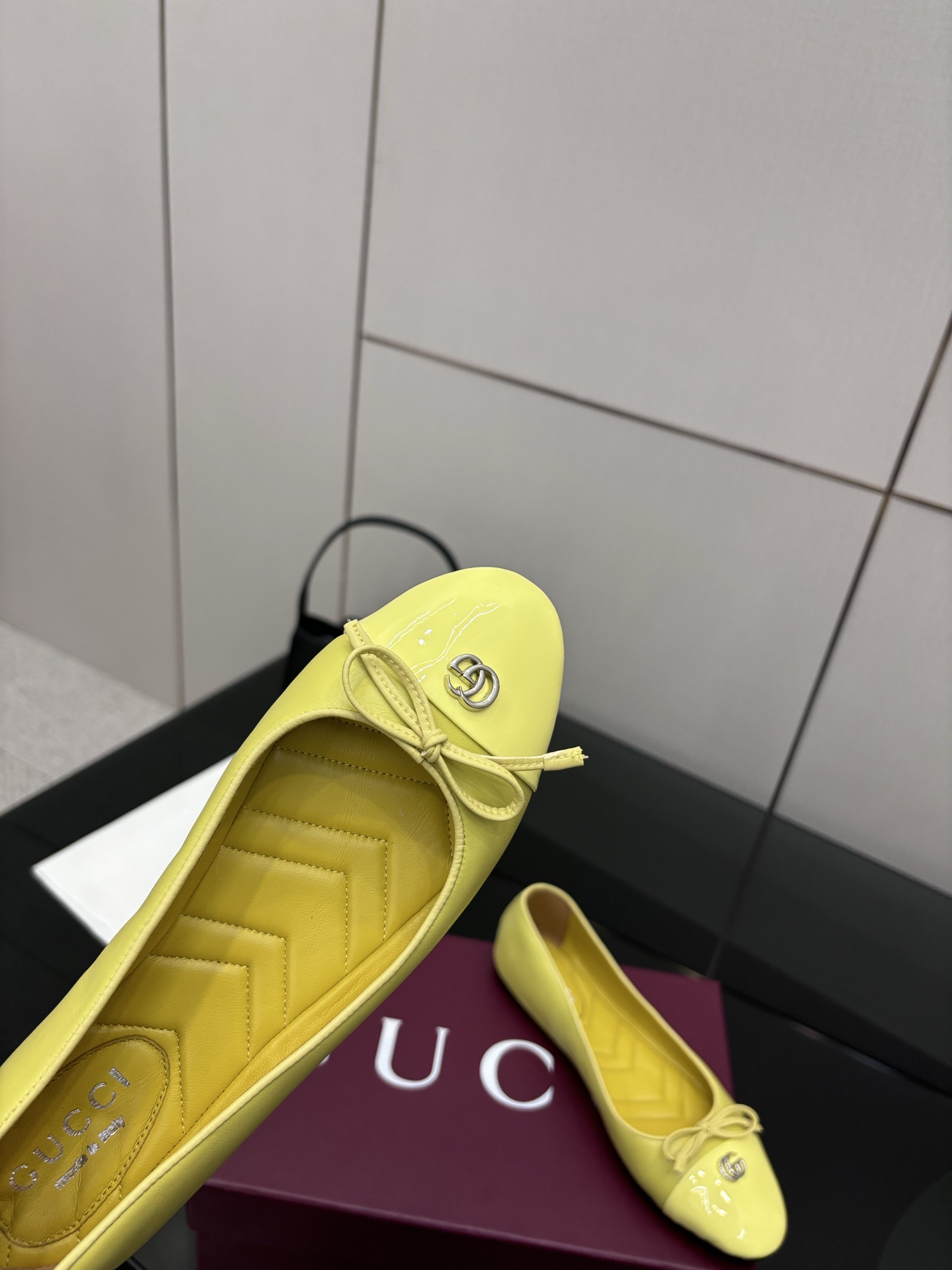 “GUCCI 25-Stamped Ballet Shoes: Features and Materials Overview” - 图片 9