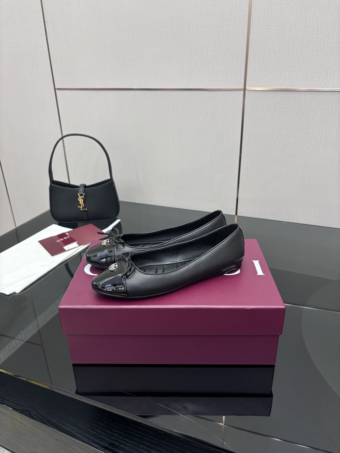 “GUCCI 25-Stamped Ballet Shoes: Custom Design, Premium Materials, and Popular Single Item for Ballerinas” - 图片 5
