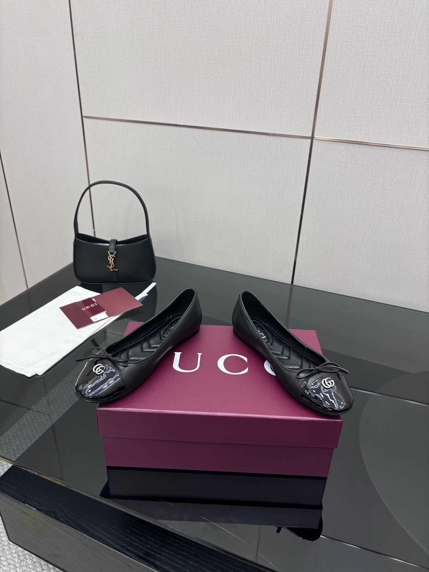 “GUCCI 25-Stamped Ballet Shoes: Custom Design, Premium Materials, and Popular Single Item for Ballerinas” - 图片 2