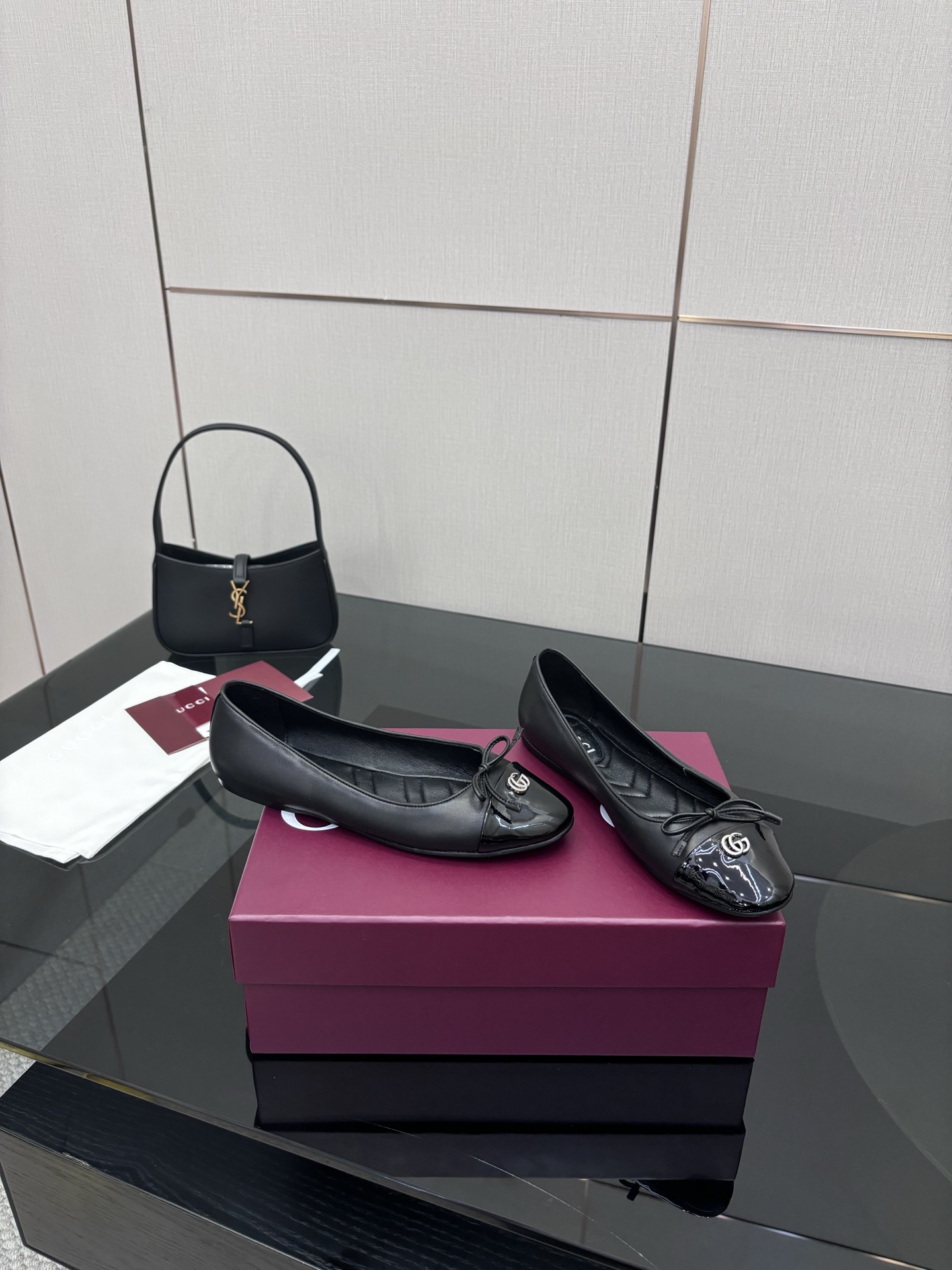“GUCCI 25-Stamped Ballet Shoes: Custom Design, Premium Materials, and Popular Single Item for Ballerinas” - 图片 3