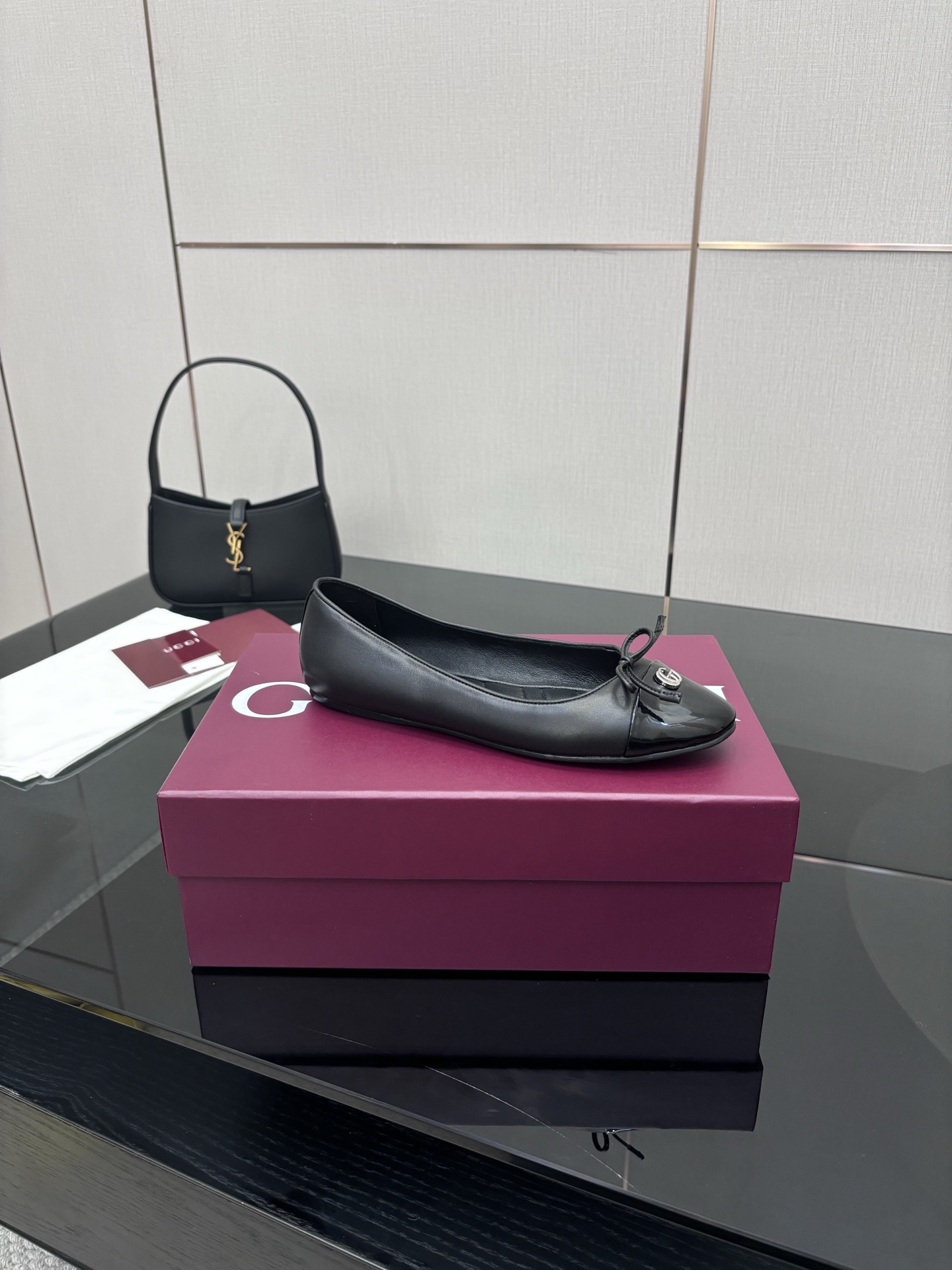 “GUCCI 25-Stamped Ballet Shoes: Custom Design, Premium Materials, and Popular Single Item for Ballerinas” - 图片 6