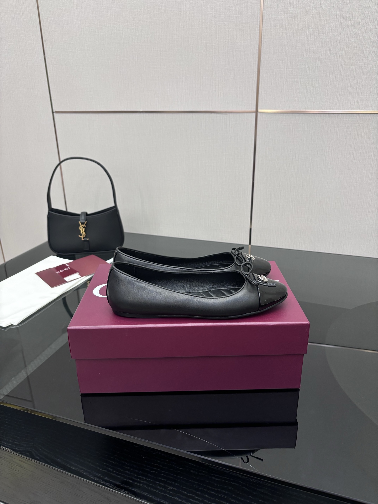 “GUCCI 25-Stamped Ballet Shoes: Custom Design, Premium Materials, and Popular Single Item for Ballerinas” - 图片 4