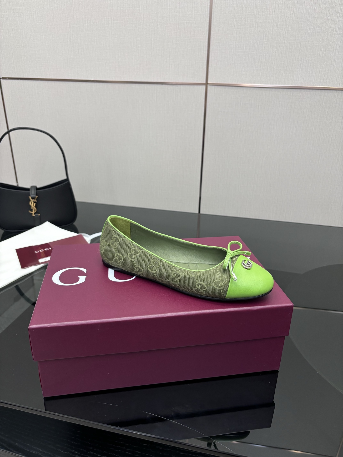 Gucci 25-Stamped Ballet Shoes: Design, Materials, and Market Impact - 图片 6