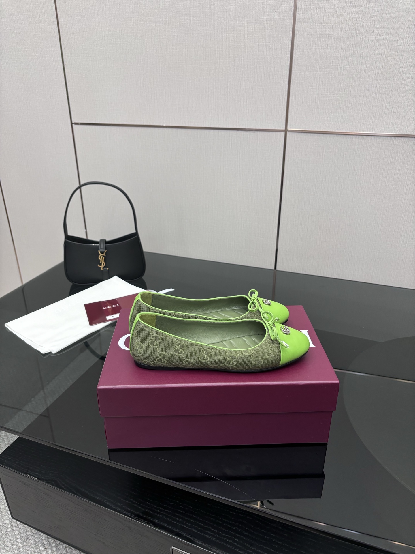 Gucci 25-Stamped Ballet Shoes: Design, Materials, and Market Impact - 图片 5