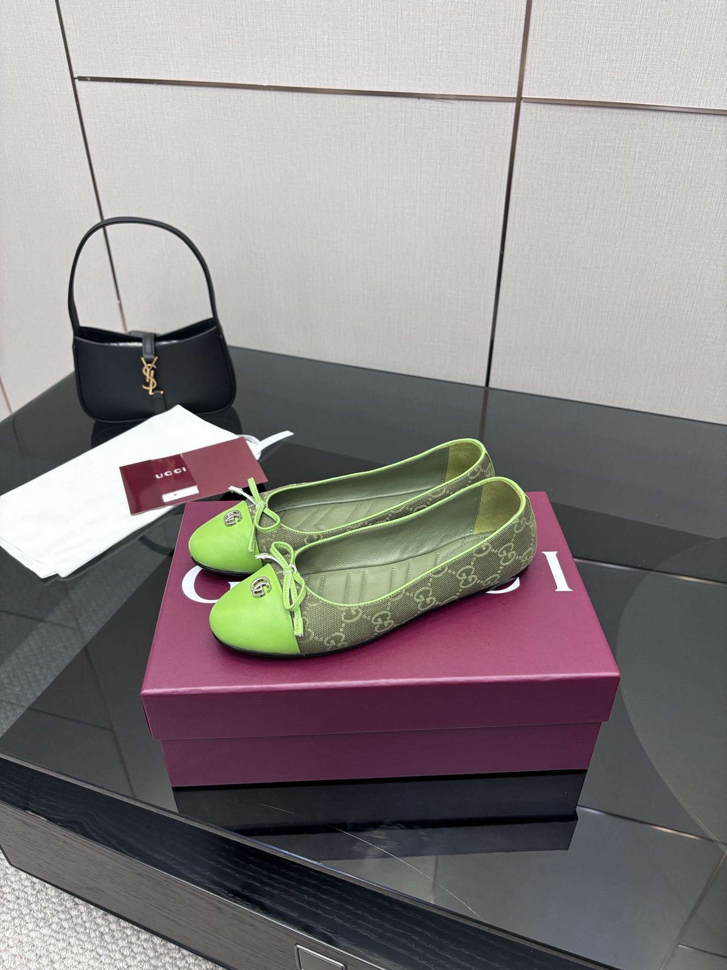 Gucci 25-Stamped Ballet Shoes: Design, Materials, and Market Impact - 图片 4