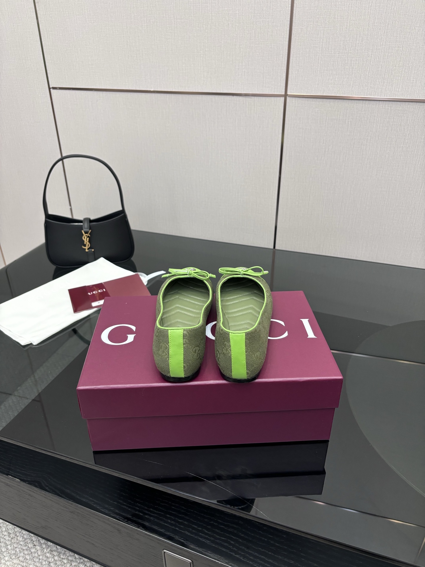 Gucci 25-Stamped Ballet Shoes: Design, Materials, and Market Impact - 图片 7
