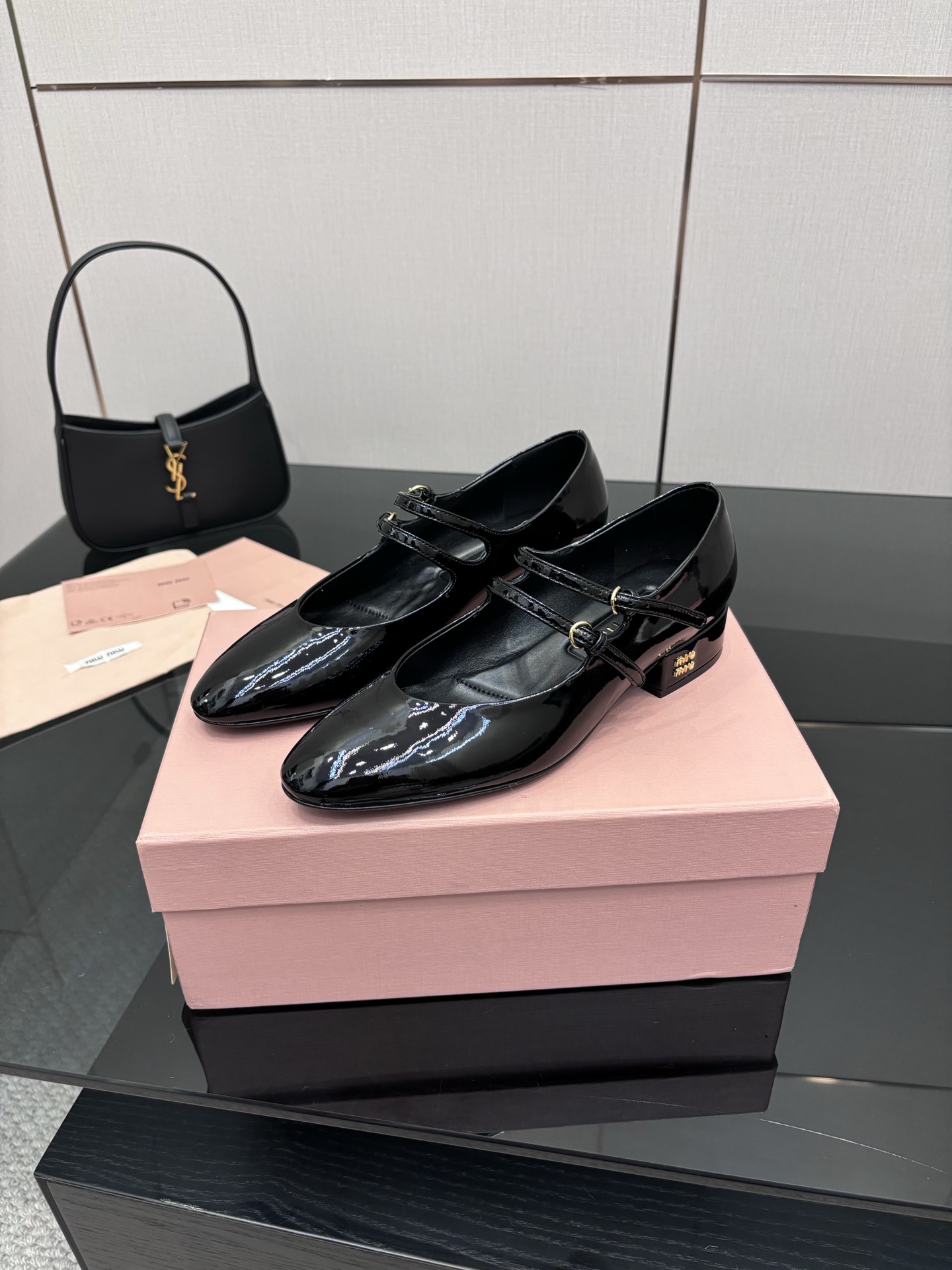 “MIU MIU 25 Fall Winter Zhang Hot Zhang Won-Ying Shoes Collection Review” - 图片 1