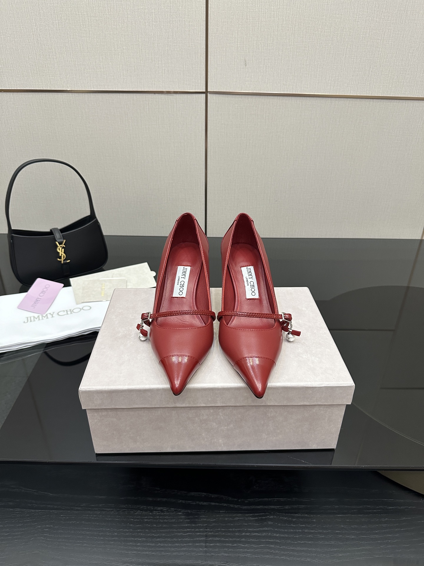 NO:492070,JIMMY CHO* high heel sandals A sandal worn by many celebrities. Material cowhide, inner sheepskin, outsole, Italian leather outsole, heel height 6.5cm, size 35~39 (40.41. Custom made, no return or replacement), high heels, jimmy choo, sandals, high heels, cowhide, sheepskin, Leather soles19860909JIMMY CHO*高跟凉鞋 超多明星穿的一款凉鞋 材质牛皮面 内里羊皮 大底意大利真皮大底  跟高6.5cm 尺码35~39（40.41.定做不退不换）,高跟鞋单鞋,jimmy choo,sandals,high heels,cowhide,sheepskin,Leather soles,Women's Shoes