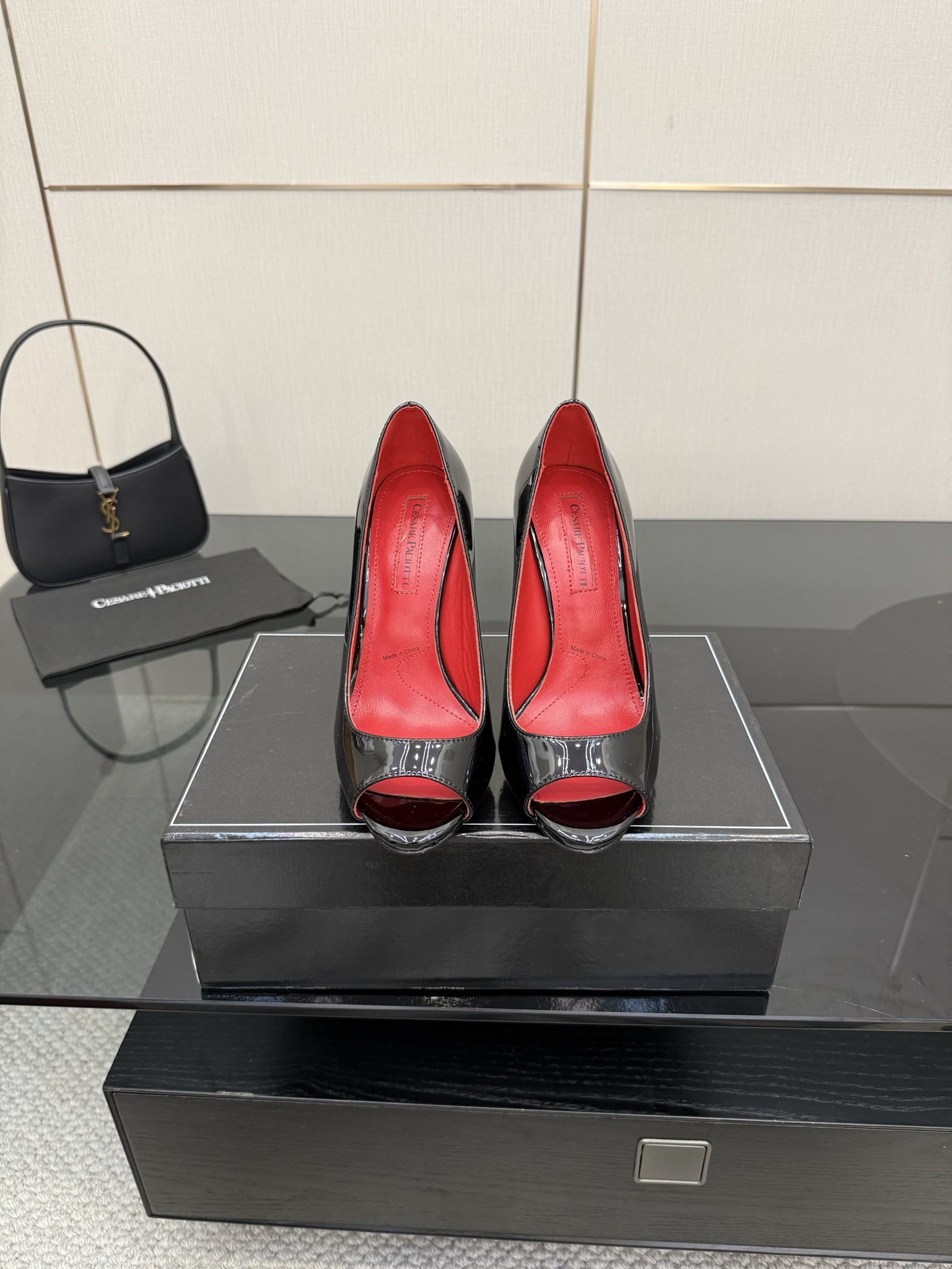 NO:490238,'The sharp blade into the heart' Cesare Paciotti dagger high heels out of print and heavy money to open the mold, the correct version technology The full series of products will be released one after another. If you must be guilty of high heels, I hope it is Cesare Paciotti upper cowhide inner cowhide footbed cowhide heel height 12cm size 35-43 (40.41.42.43 order), high heels, cowhide19860909“插入心脏的利刃” Cesare Paciotti 匕首高跟鞋 绝版重金开模,对版工艺 全系列产品陆续发售 如果一定要受高跟鞋的罪  我希望是Cesare Paciotti 鞋面牛皮 内里牛皮 垫脚牛皮 跟高12cm 码数35-43（40.41.42.43订）,高跟鞋单鞋,high heels,cowhide,Women's Shoes