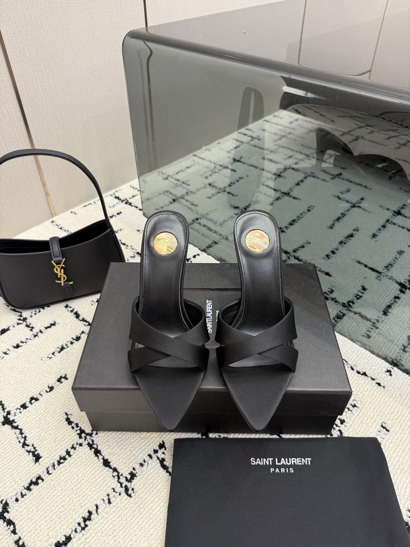 NO:889653,SAIN*LAURENT2026 new spring and summer series high-heeled sandals!  Pointed-toe high-heeled slippers, how can we miss a pair of fairy shoes in the light summer? Paired with various small skirts, it doesn't matter the shape of the feet at all. The transparent sparkling diamonds show a phantom under the light. It is really too beautiful. The whiteness of the upper feet makes people look up!  The delicate crystal chain embellishes the delicate lines of the ankle, releasing infinite elegance. Explore more high-heeled shoes!  Fabric, silk, genuine leather outsole, size 35-42 (customized at 40.41.42), heel height 10.5cm, high heels and slippers, saint laurent, sandals, high heels, slippers, skirts, real silk, Leather soles19860909SAIN*LAURENT2026全新春夏系列高跟凉鞋 ！ 尖头高跟拖鞋淡淡的夏日里怎么少得了一双仙女鞋 各种小裙子搭配起来 完全不挑脚型哦 通透的闪钻在光线的照耀下呈现幻彩 真的美的过分 上脚显白的让人上头！细巧水晶链饰点亮脚踝纤雅线条 释放无限优雅魅力 探索更多臻选高跟鞋！ 面料真丝 大底真皮大底 码数35-42（40.41.42定制） 跟高10.5cm,高跟鞋拖鞋,saint laurent,sandals,high heels,slippers,skirts,real silk,Leather soles,Women's Shoes