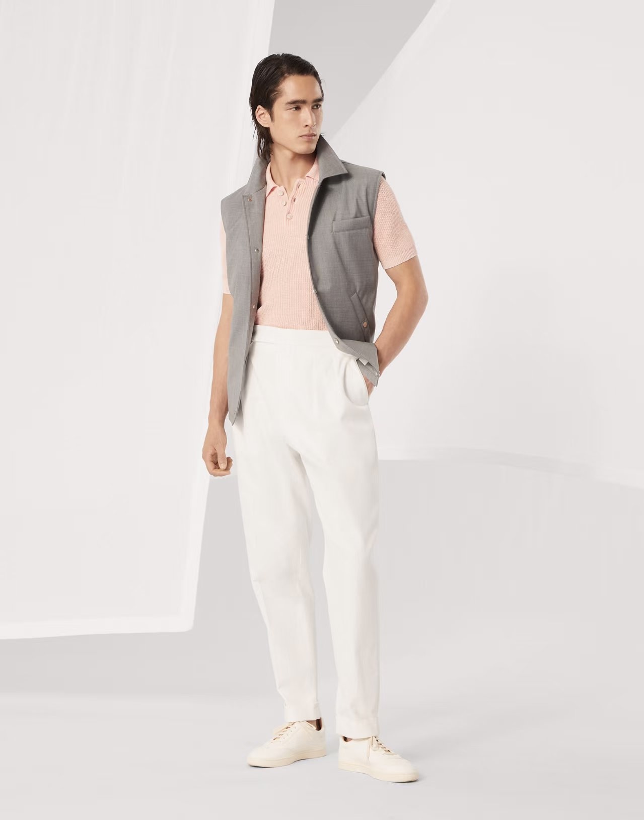 NO:499697,[Worry-free when entering the counter!  Original customer-supplied yarn 77 linen 23 cotton super draped breathable Yuanbao needle color knitted lapel knitted short-sleeved POLO shirt] Men's summer wardrobe savior!  This POLO shirt allows you to calmly deal with all occasions. Are you still worried about the inadequate and stuffy summer outfit?  The original customer-supplied yarn ingot needle POLO shirt allows you to unlock the 'worry-free' high-end dressing experience!  [Gold proportional yarn, luxurious natural touch] Special yarn for customer supply, large body weaving method uses special woven 1/6.6 threads (one into 6.6 threads) Collar weaving method uses special woven 2/40 threads (two threads are synthesized into one 40 threads.) Use imported machine 6.2 needles special craft yarn number. (General number of needles is complete, such as 6 needles, 9 needles, 12 needles, etc.) Selected 77 linen + 23 cotton gold ratio guest yarn, perfectly blending the natural breathability of linen with the soft and skin-friendly of cotton. The unique porous structure of linen fiber allows air to freely shuttle between the fabric, and can always keep the body surface dry even when the sun is scorching; cotton fiber neutralizes the rough feeling of linen, bringing a delicate touch like baby skin, bid farewell to the sticky summer, and is comfortable and comfortable all day long. [Yinbao knitting method, draping feel is full of advanced]  The exquisite ingot needle weaving process is adopted, and the concave and concave three-dimensional texture gives the fabric a unique sense of muscles and bones. The naturally draped silhouette fits the body but is not tight. The walking clothes are light and squishy, ​​which can easily modify the body. A slightly fat man can also wear a straight and upright temperament. The wrinkle resistance is excellent, and it will immediately return to flatter when you hang it at will, allowing you to always remain neat and decent from commuting to date. [Color woven lapel design, details show taste] The classic lapel combines color woven craftsmanship, calm and atmospheric without losing the sense of exquisiteness. The neckline has been specially shaped and cannot be easily deformed after wearing it for a long time. It can easily control various scenes such as business meetings and casual parties. The simple and versatile tones, whether it is paired with trousers to create a light business style or jeans to interpret casual style, can be easily grasped and become the 'master key' in your wardrobe.  This summer, use a POLO shirt that combines functionality and fashion to open your textured life!  Breathable, draped, stylish, secret weapon for men to enter the cabinet is hidden in this knitted short sleeve!  M-3XL (pink apricot teak), jeans, T-shirt, gold, alexander wang19860909【进柜无忧！原版客供纱线77亚麻23棉超垂感透气元宝针色织翻领针织短袖POLO衫】男士夏日衣橱救星！这件POLO衫让你从容应对所有场合. 还在为夏日穿搭不够得体又闷热烦恼？原版客供纱线元宝针POLO衫,让你解锁“进柜无忧”的高级穿搭体验！【黄金配比纱线,奢享天然触感】 客供订纺专用纱线, 大身织法采用特织1/6.6支纱线（一根进6.6支） 衣领织法采用特织2/40支纱线（两根合成一股40支纱线.） 选用进口机器6.2针特殊工艺纱线针数.（一般的针数都是整的比如6针9针12针等等） 精选77亚麻+23棉的黄金配比客供纱线,将亚麻的天然透气与棉的柔软亲肤完美融合.亚麻纤维独特的多孔结构,让空气在面料间自由穿梭,即使烈日当头也能时刻保持体表干爽；棉纤维则中和亚麻的粗粝感,带来婴儿肌般的细腻触感,告别夏日粘腻,穿着一整天都舒适自在.【元宝针织法,垂感拉满显高级】 采用考究的元宝针编织工艺,凹凸有致的立体纹理赋予面料独特的筋骨感.自然垂坠的廓形贴合身形却不紧绷,行走间衣摆轻扬,轻松修饰身形,微胖男士也能穿出挺拔气质.抗皱性能卓越,随手一挂即刻恢复平整,让你从通勤到约会,始终保持利落体面.【色织翻领设计,细节彰显品味】 经典翻领结合色织工艺,沉稳大气又不失精致感.领口经特殊定型处理,久穿不易变形,轻松驾驭商务会议、休闲聚会等多元场景.简约百搭的色调,无论是搭配西裤打造轻商务风,还是配牛仔裤演绎休闲格调,都能轻松拿捏,成为你衣橱里的“万能钥匙”. 这个夏天,用一件兼具功能性与时尚感的POLO衫,开启你的质感生活！透气、垂坠、有型,男士进柜无忧的秘密武器,就藏在这件针织短袖里！M-3XL（粉色 杏色 柚木色）,,jeans,T-shirt,gold,alexander wang,Men's clothing