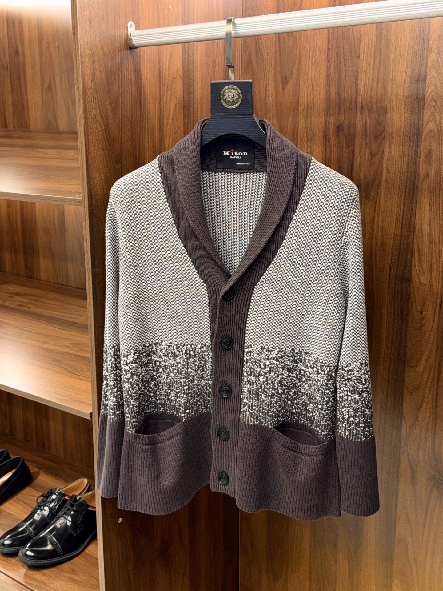 海浪与天空交织！青果领设计师款K家独特牛角扣甄选优质棉麻纱线针织开衫外男士青果领棉麻针织开衫｜把海浪与天