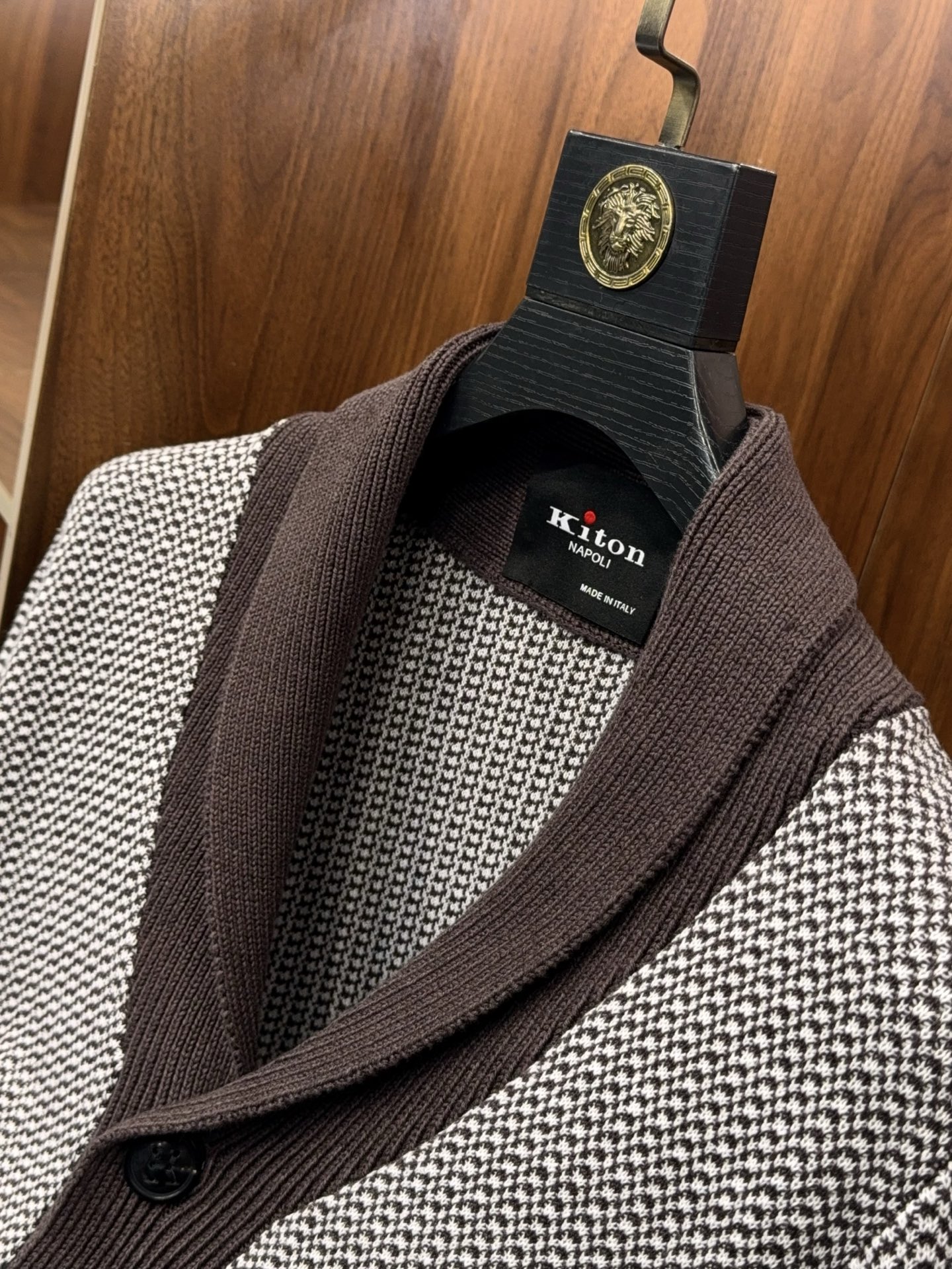 海浪与天空交织！青果领设计师款K家独特牛角扣甄选优质棉麻纱线针织开衫外男士青果领棉麻针织开衫｜把海浪与天