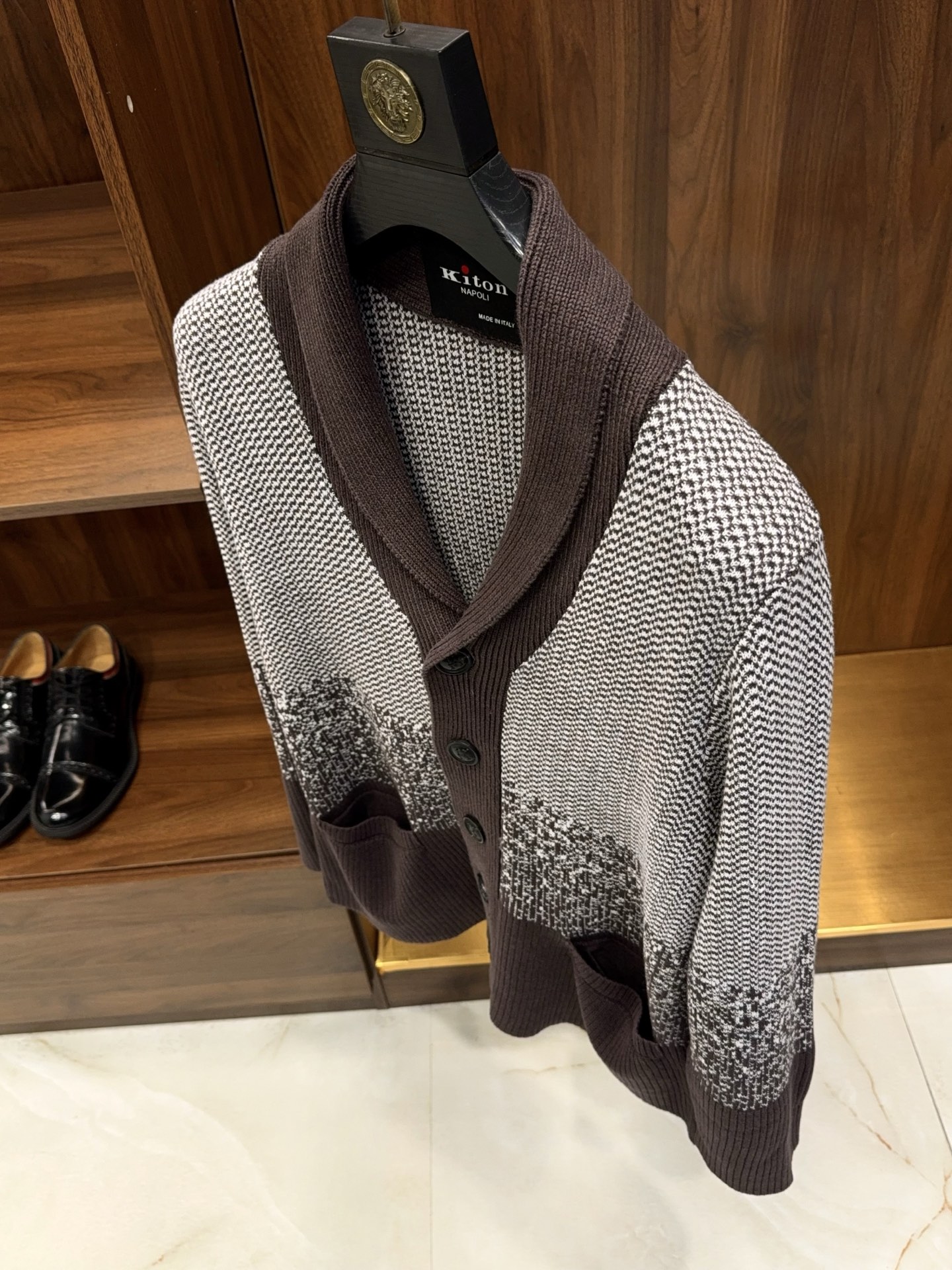 海浪与天空交织！青果领设计师款K家独特牛角扣甄选优质棉麻纱线针织开衫外男士青果领棉麻针织开衫｜把海浪与天