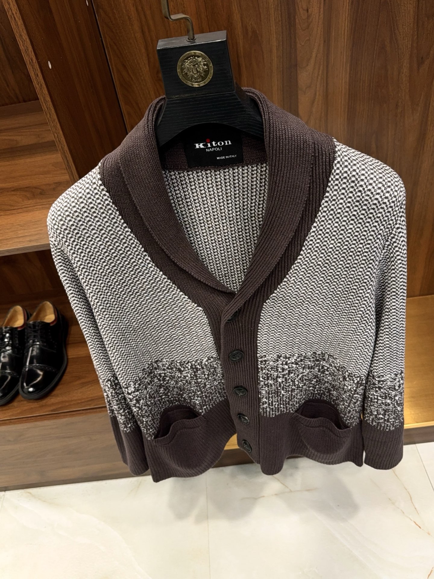 海浪与天空交织！青果领设计师款K家独特牛角扣甄选优质棉麻纱线针织开衫外男士青果领棉麻针织开衫｜把海浪与天