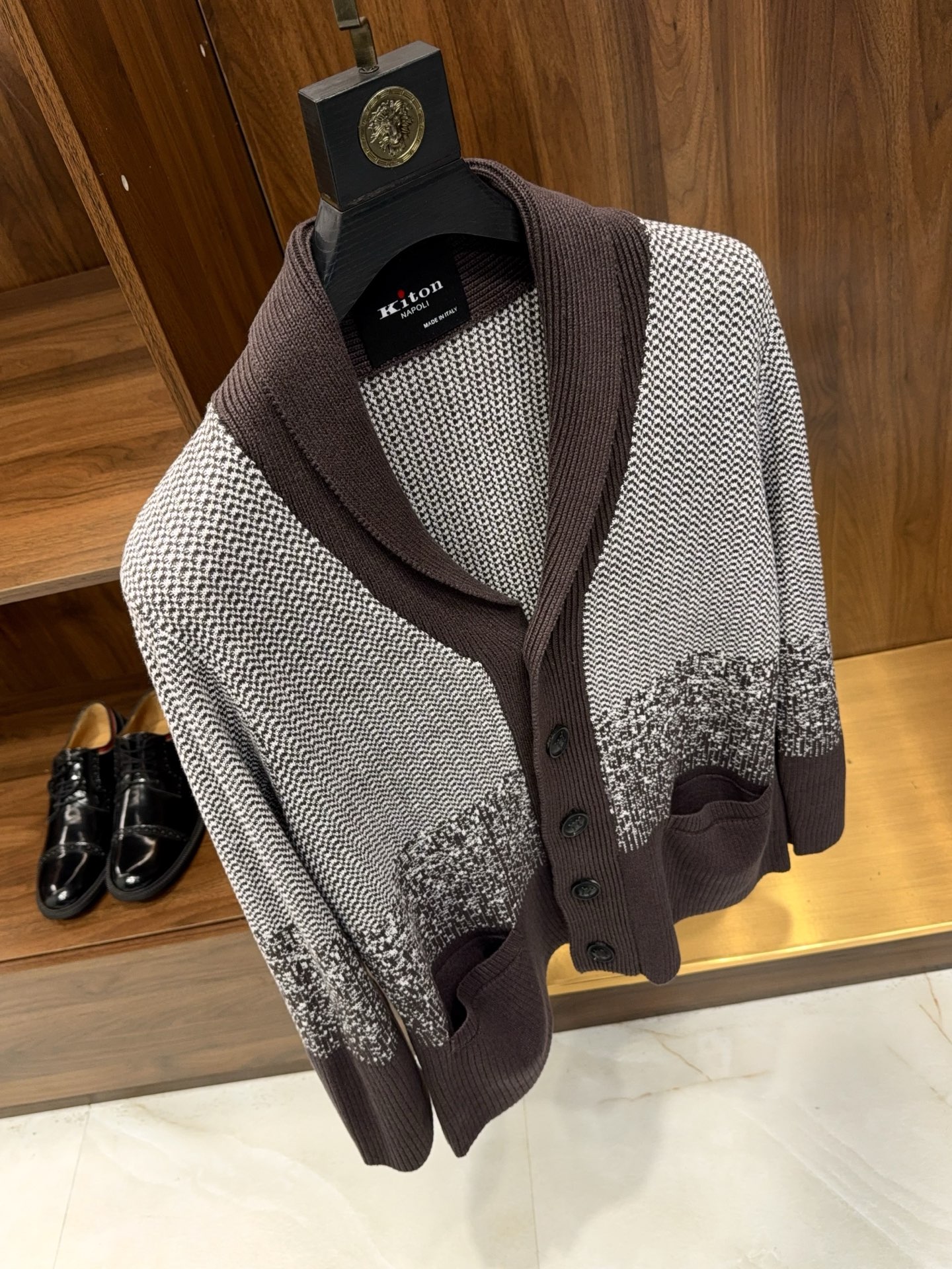 海浪与天空交织！青果领设计师款K家独特牛角扣甄选优质棉麻纱线针织开衫外男士青果领棉麻针织开衫｜把海浪与天