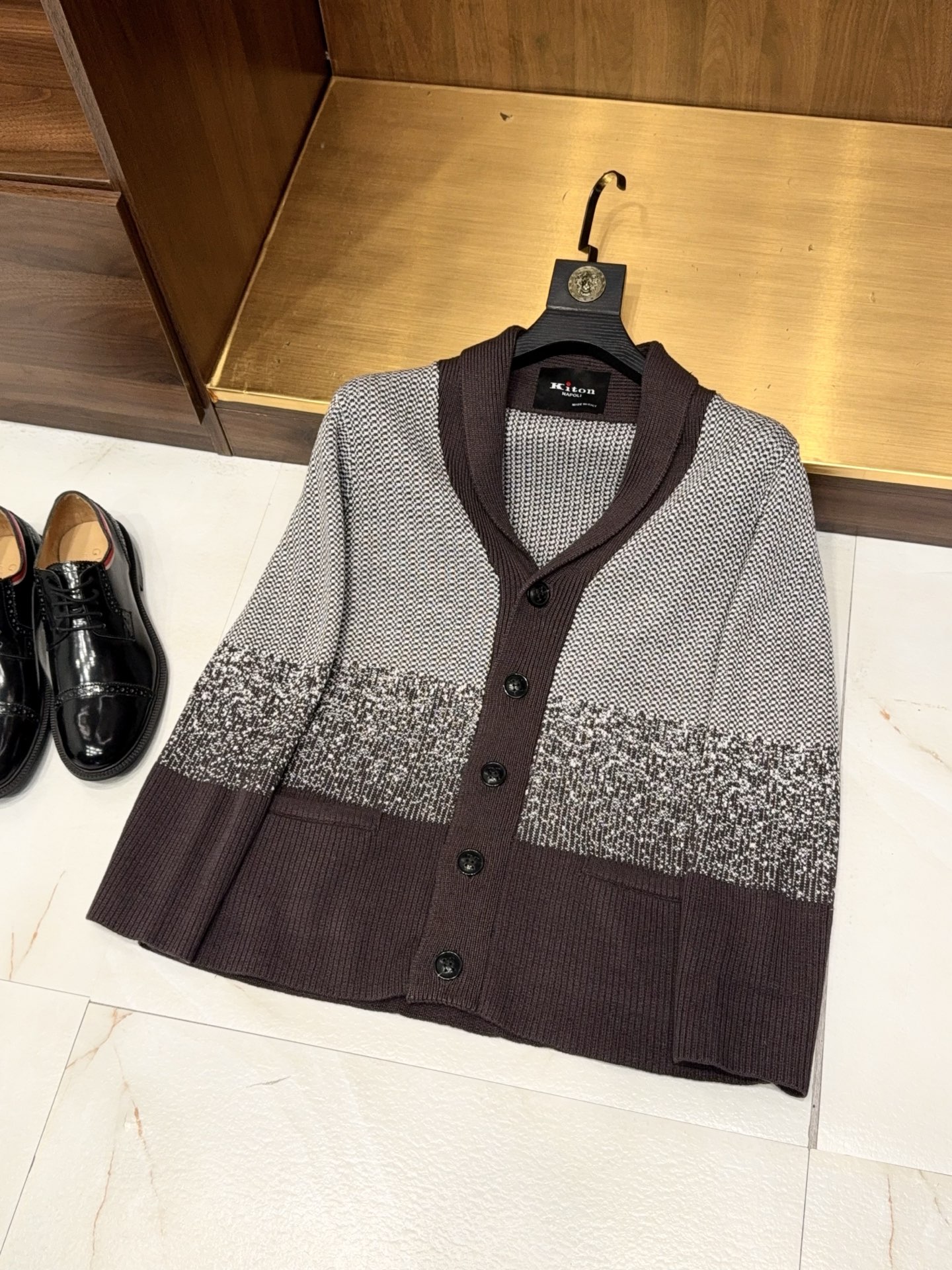 海浪与天空交织！青果领设计师款K家独特牛角扣甄选优质棉麻纱线针织开衫外男士青果领棉麻针织开衫｜把海浪与天