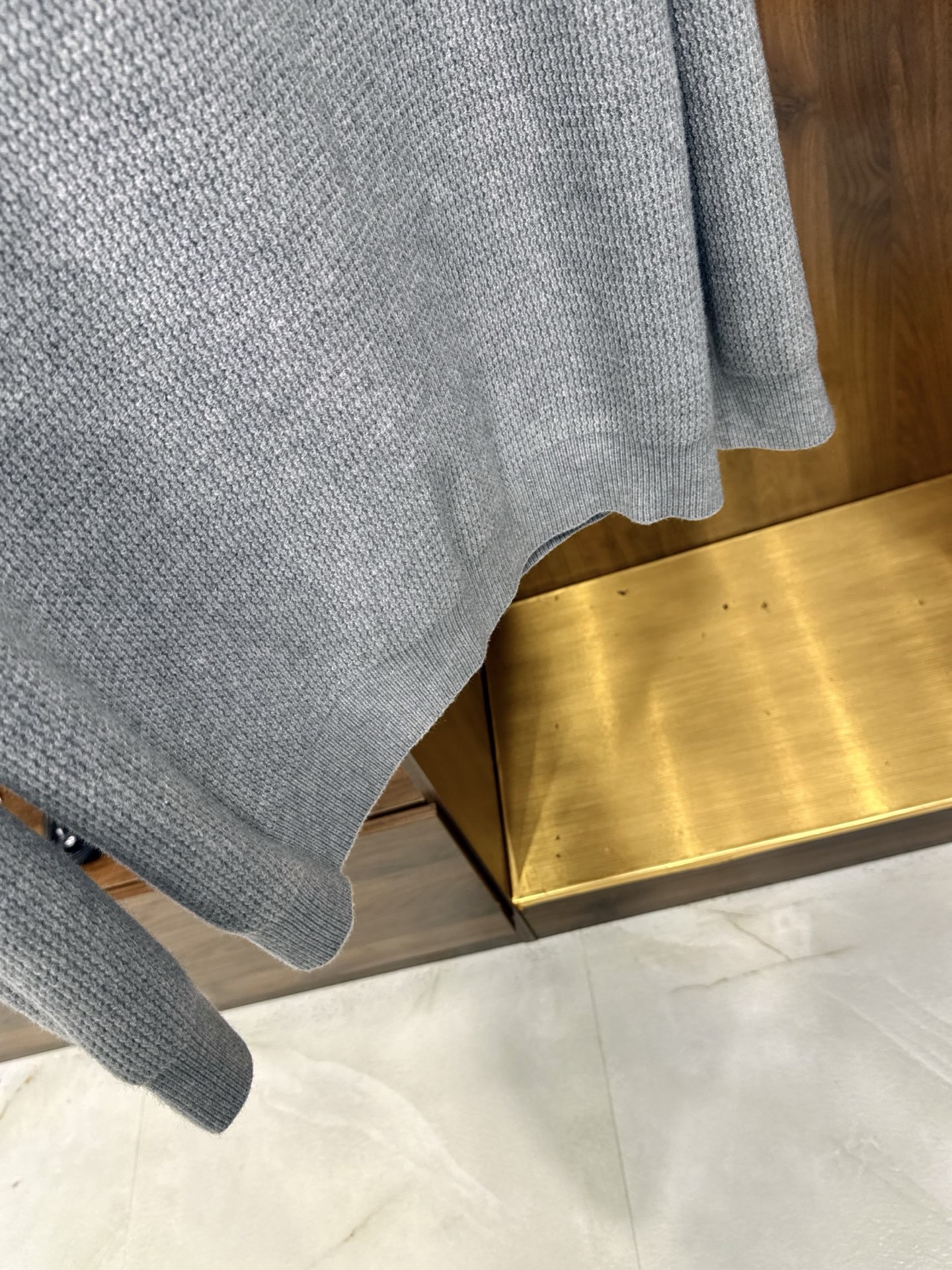 亲，您要的半拉链针织衫到货了哦！选用含34.6%羊毛提花元宝针织法插肩袖立领针织衫男士半拉链立领针织衫，