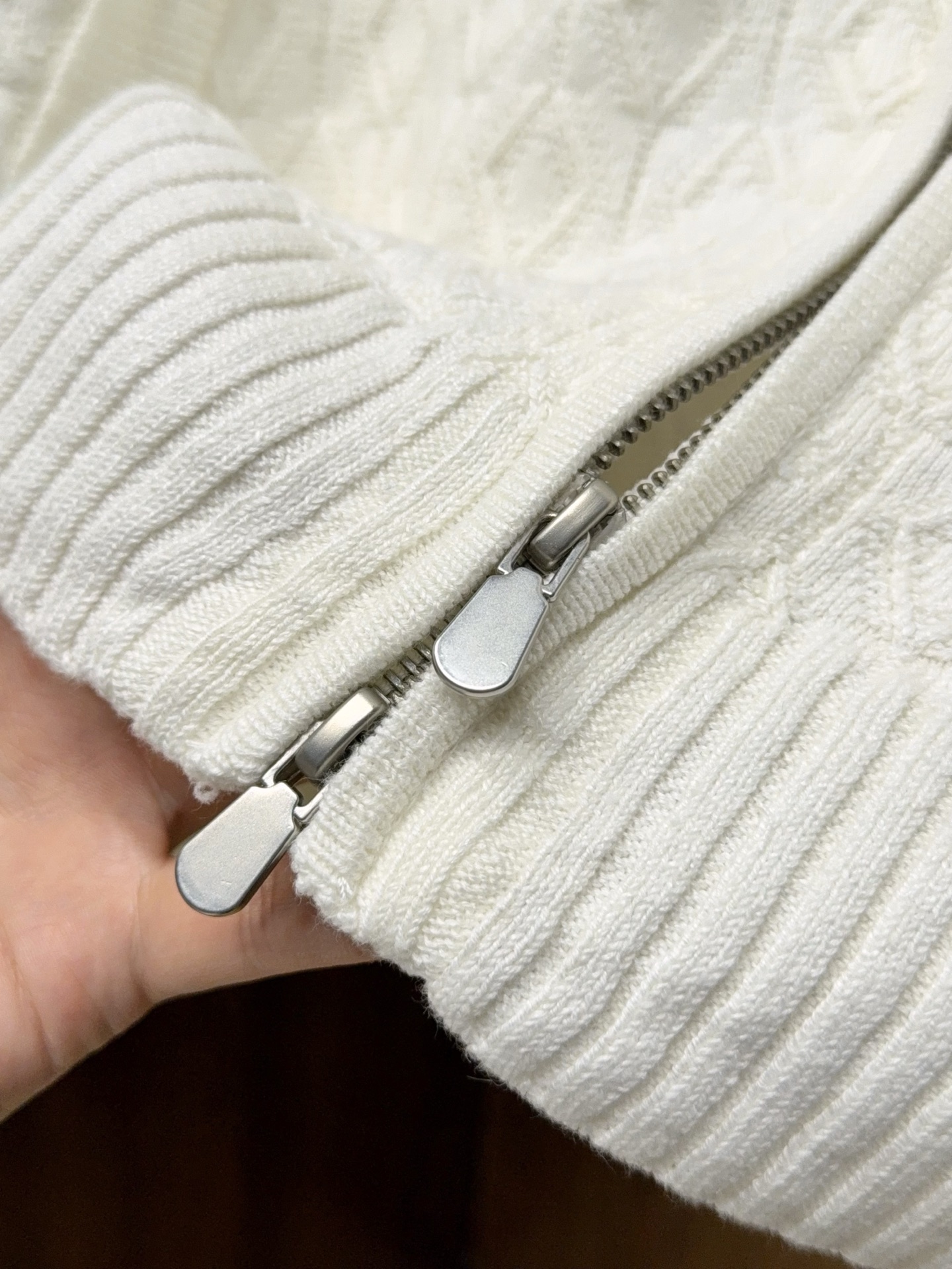 【BC家官网同步更新！特织纺纱棉麻纱线立体提花双拉链款针织外套】男士BC家官网同步款 | 特织棉麻提花双