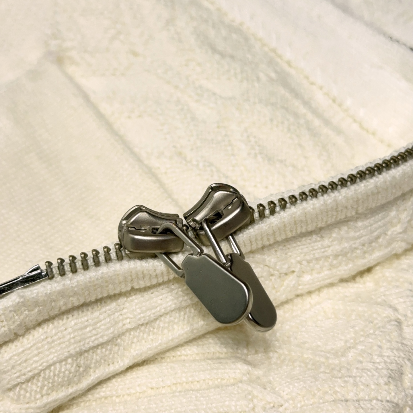 【BC家官网同步更新！特织纺纱棉麻纱线立体提花双拉链款针织外套】男士BC家官网同步款 | 特织棉麻提花双