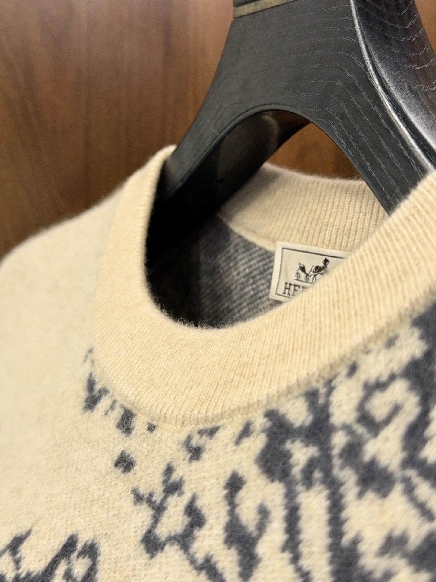 久等了H家提花花豹图案！甄选优质天然细腻柔软100%羊绒纱线时尚花形圆领羊绒奢藏级花豹羊绒衫，H家提花工