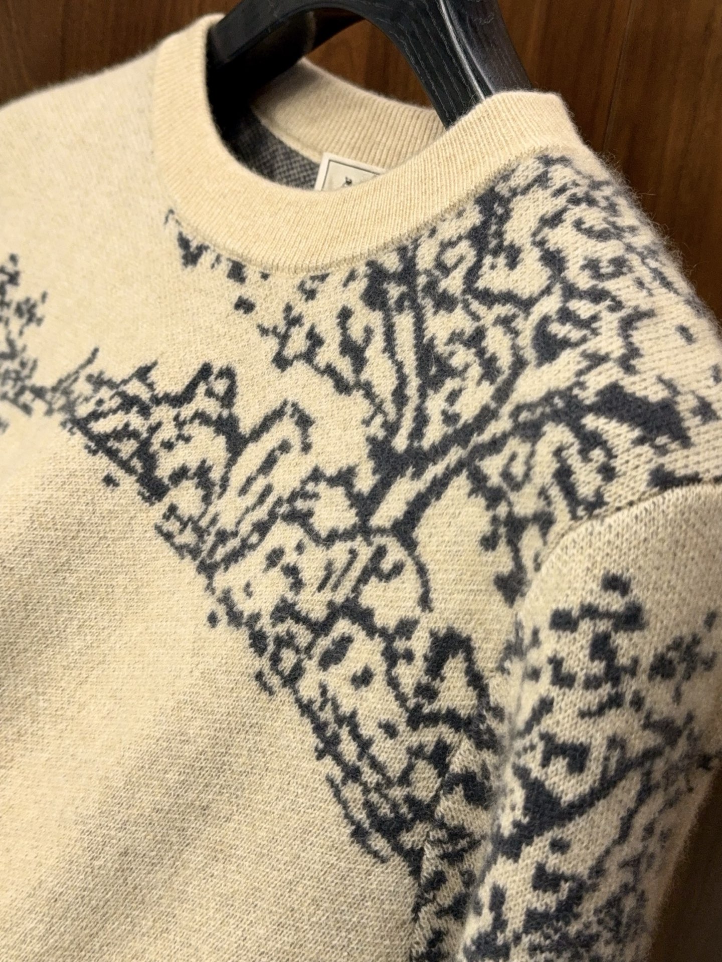 久等了H家提花花豹图案！甄选优质天然细腻柔软100%羊绒纱线时尚花形圆领羊绒奢藏级花豹羊绒衫，H家提花工