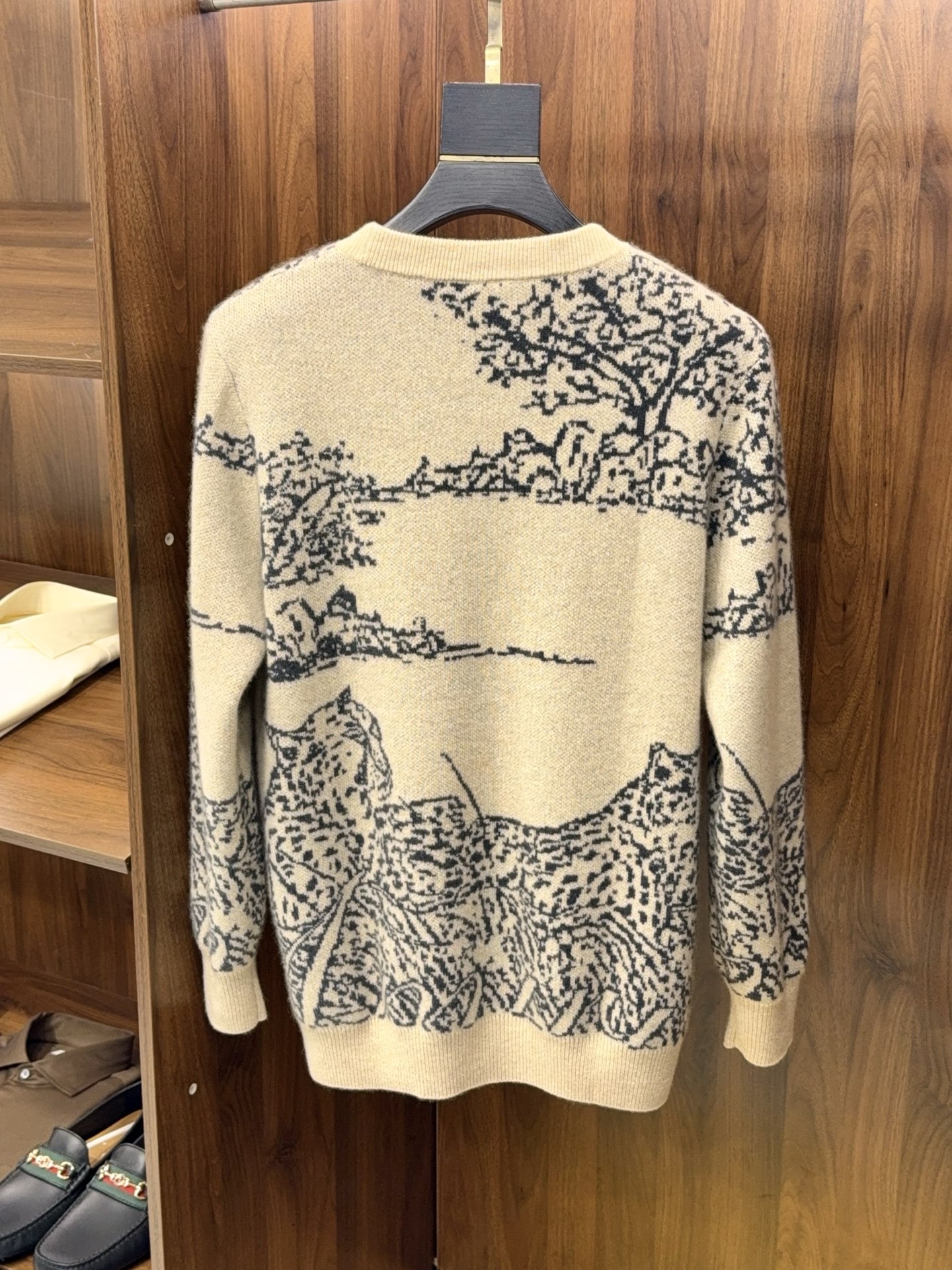 久等了H家提花花豹图案！甄选优质天然细腻柔软100%羊绒纱线时尚花形圆领羊绒奢藏级花豹羊绒衫，H家提花工