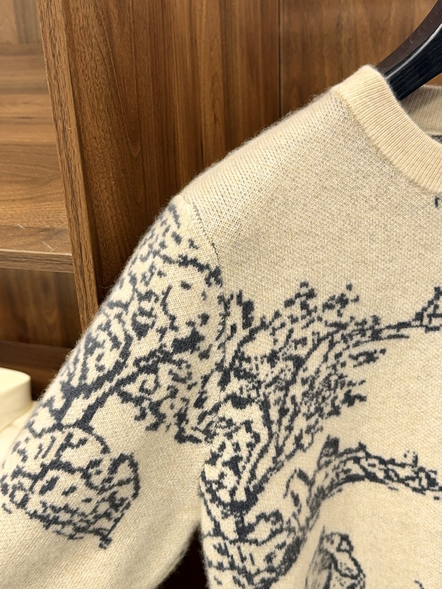 久等了H家提花花豹图案！甄选优质天然细腻柔软100%羊绒纱线时尚花形圆领羊绒奢藏级花豹羊绒衫，H家提花工