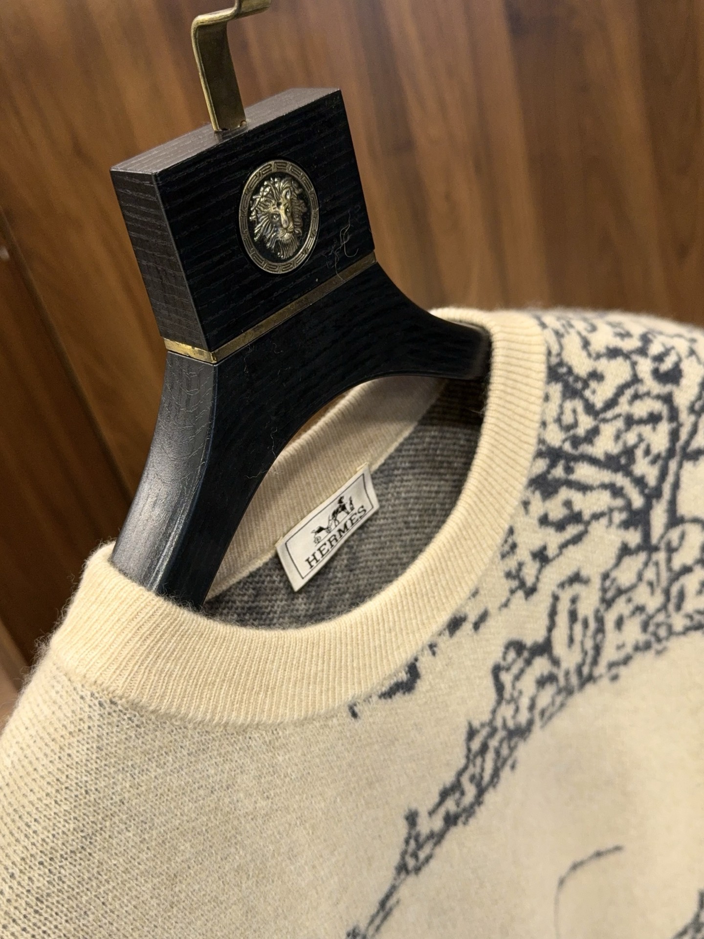 久等了H家提花花豹图案！甄选优质天然细腻柔软100%羊绒纱线时尚花形圆领羊绒奢藏级花豹羊绒衫，H家提花工