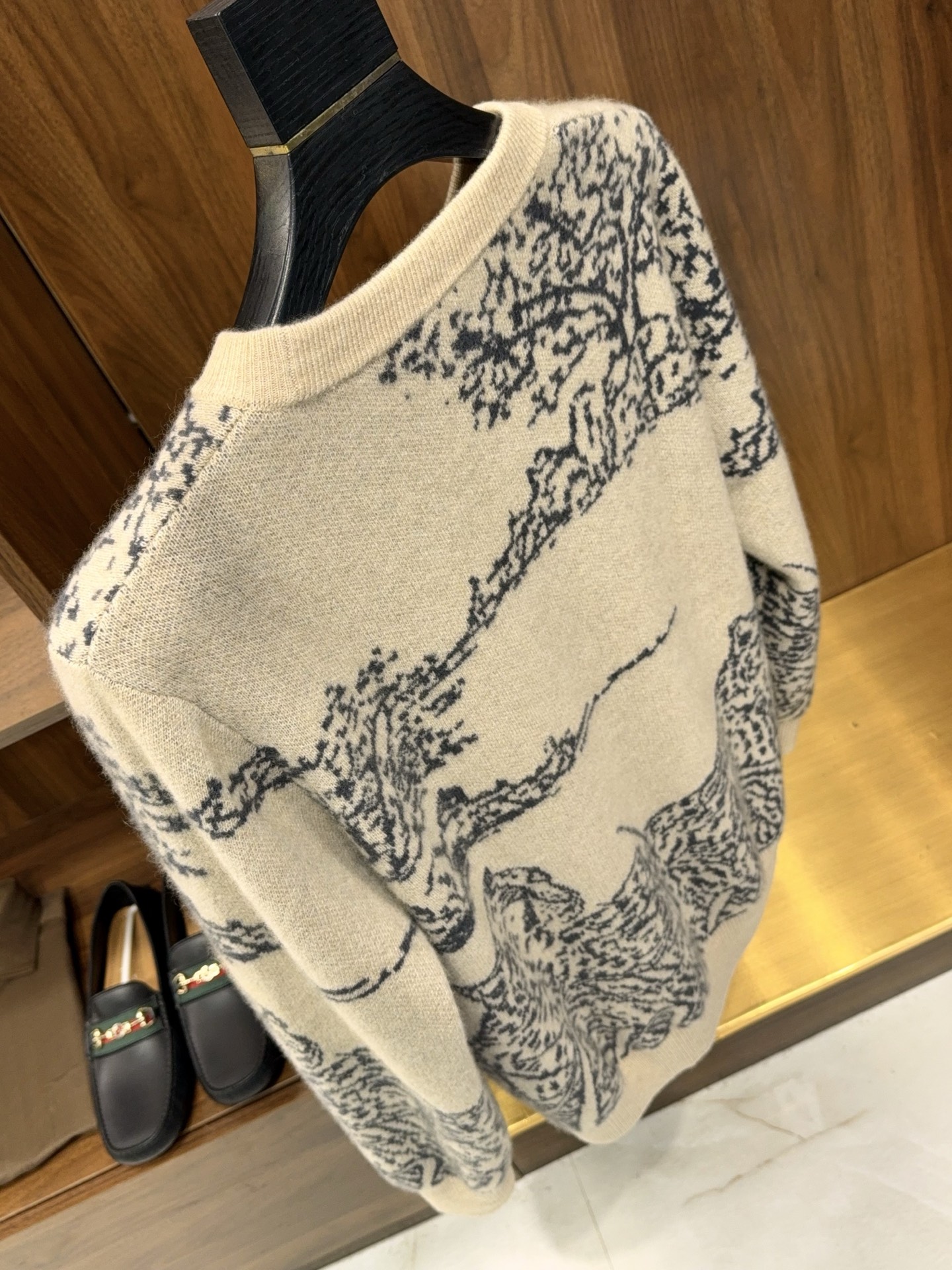 久等了H家提花花豹图案！甄选优质天然细腻柔软100%羊绒纱线时尚花形圆领羊绒奢藏级花豹羊绒衫，H家提花工