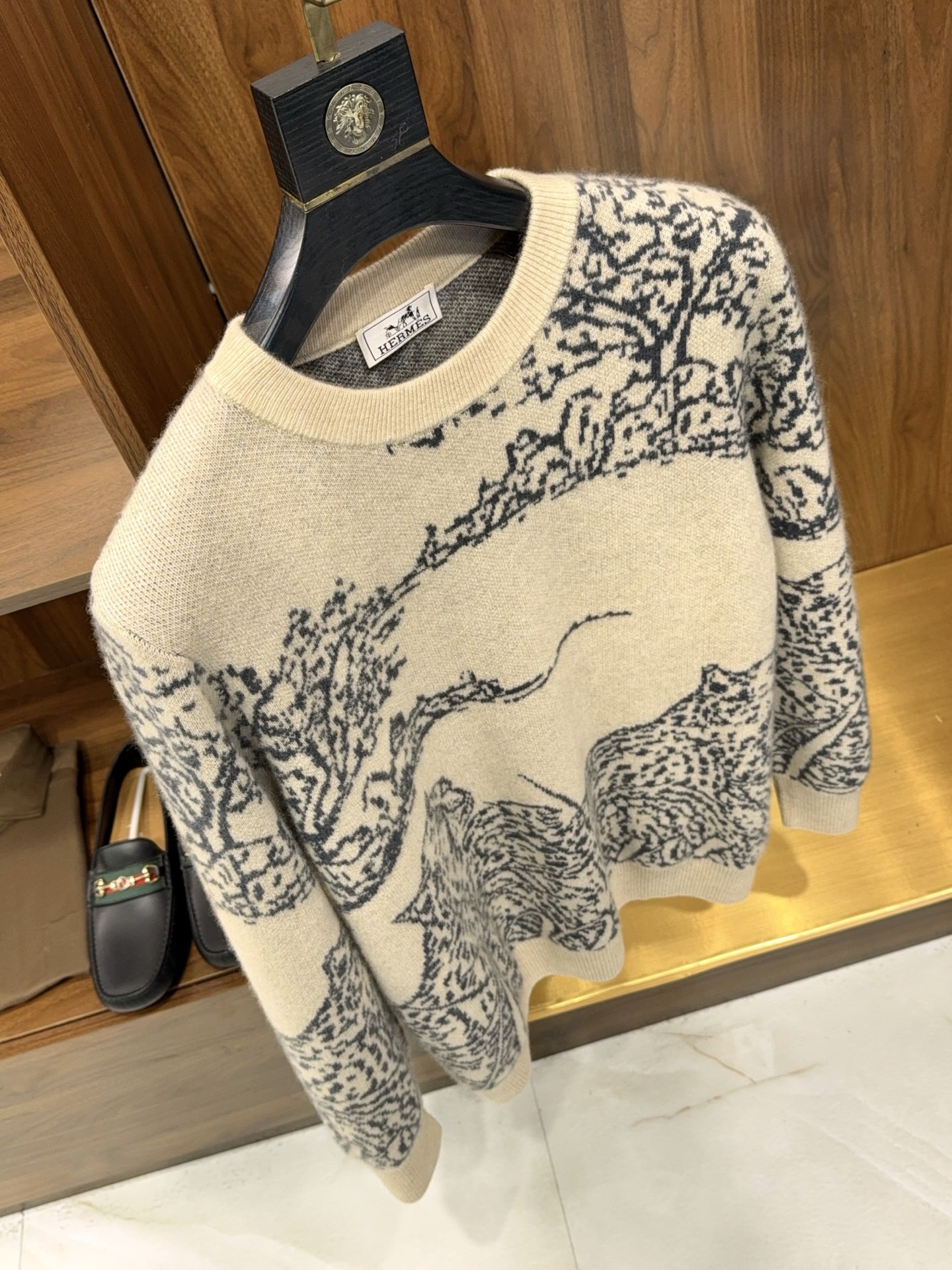 久等了H家提花花豹图案！甄选优质天然细腻柔软100%羊绒纱线时尚花形圆领羊绒奢藏级花豹羊绒衫，H家提花工