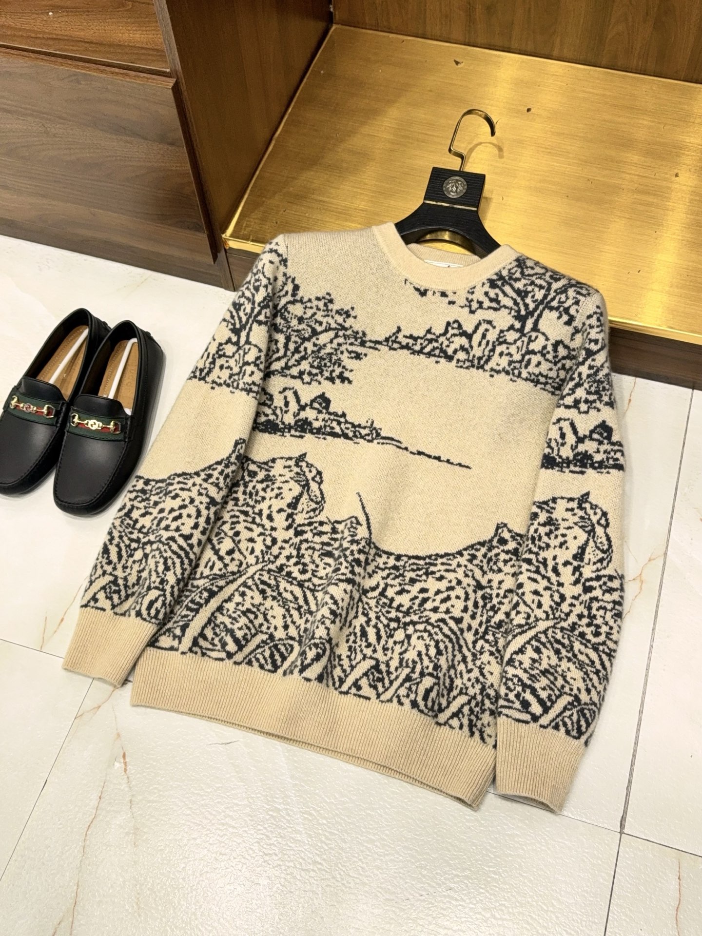 久等了H家提花花豹图案！甄选优质天然细腻柔软100%羊绒纱线时尚花形圆领羊绒奢藏级花豹羊绒衫，H家提花工