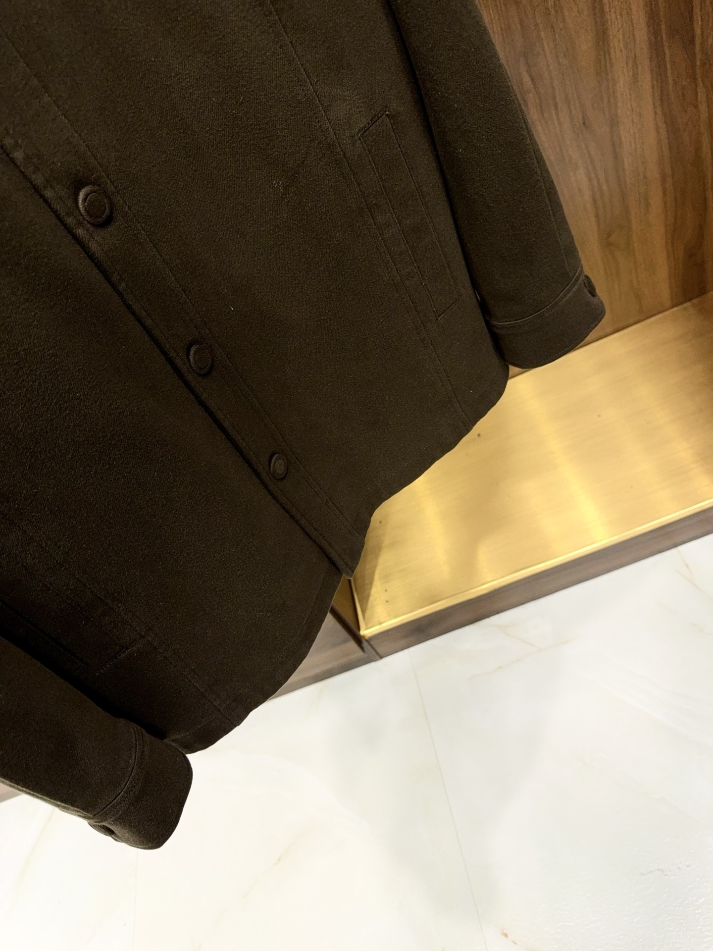 全新灵感复古涂层斜纹面料马鞍肩微阔版填充95白鹅绒轻薄款羽绒服夹克外套复古革新！95白鹅绒轻薄羽绒服夹克