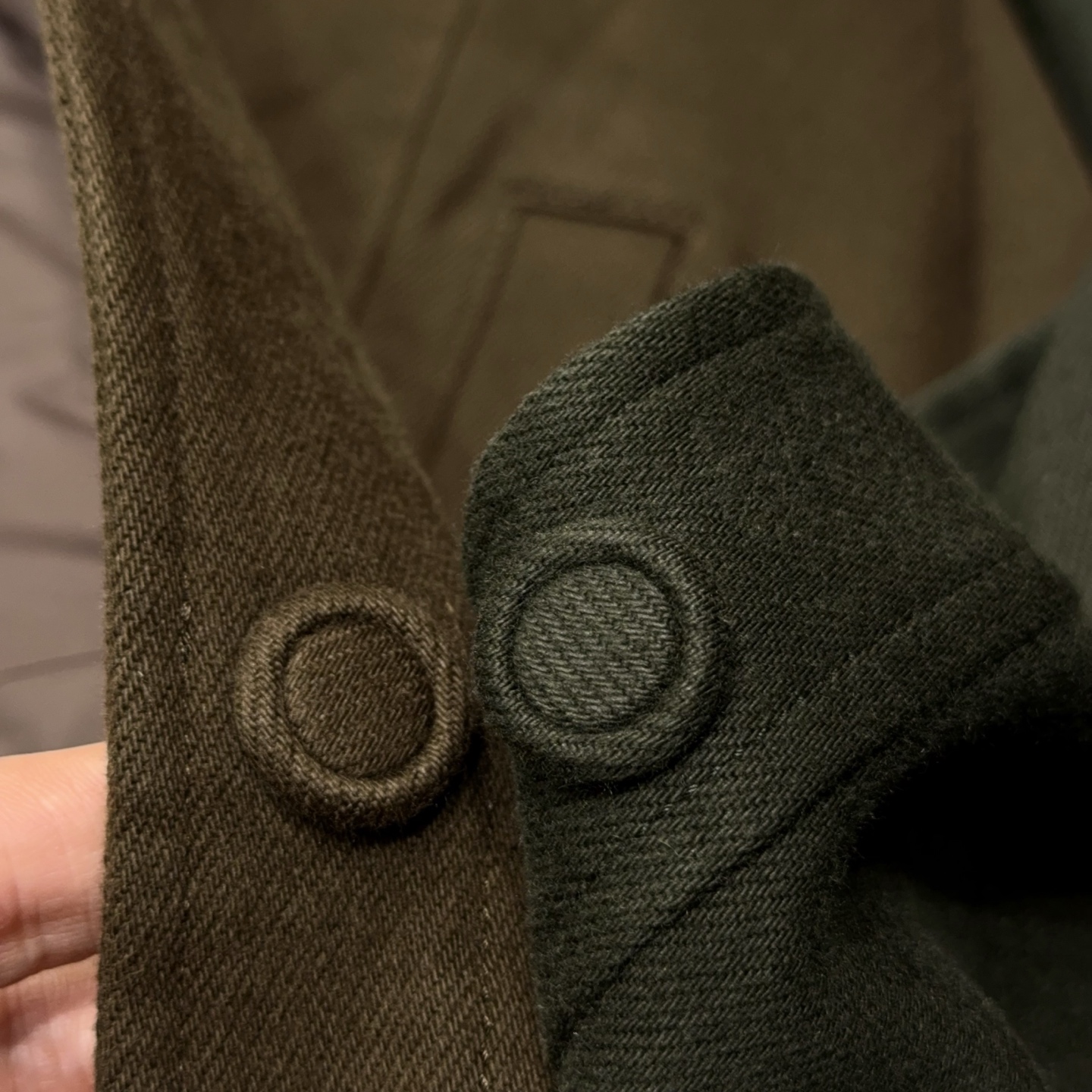 全新灵感复古涂层斜纹面料马鞍肩微阔版填充95白鹅绒轻薄款羽绒服夹克外套复古革新！95白鹅绒轻薄羽绒服夹克