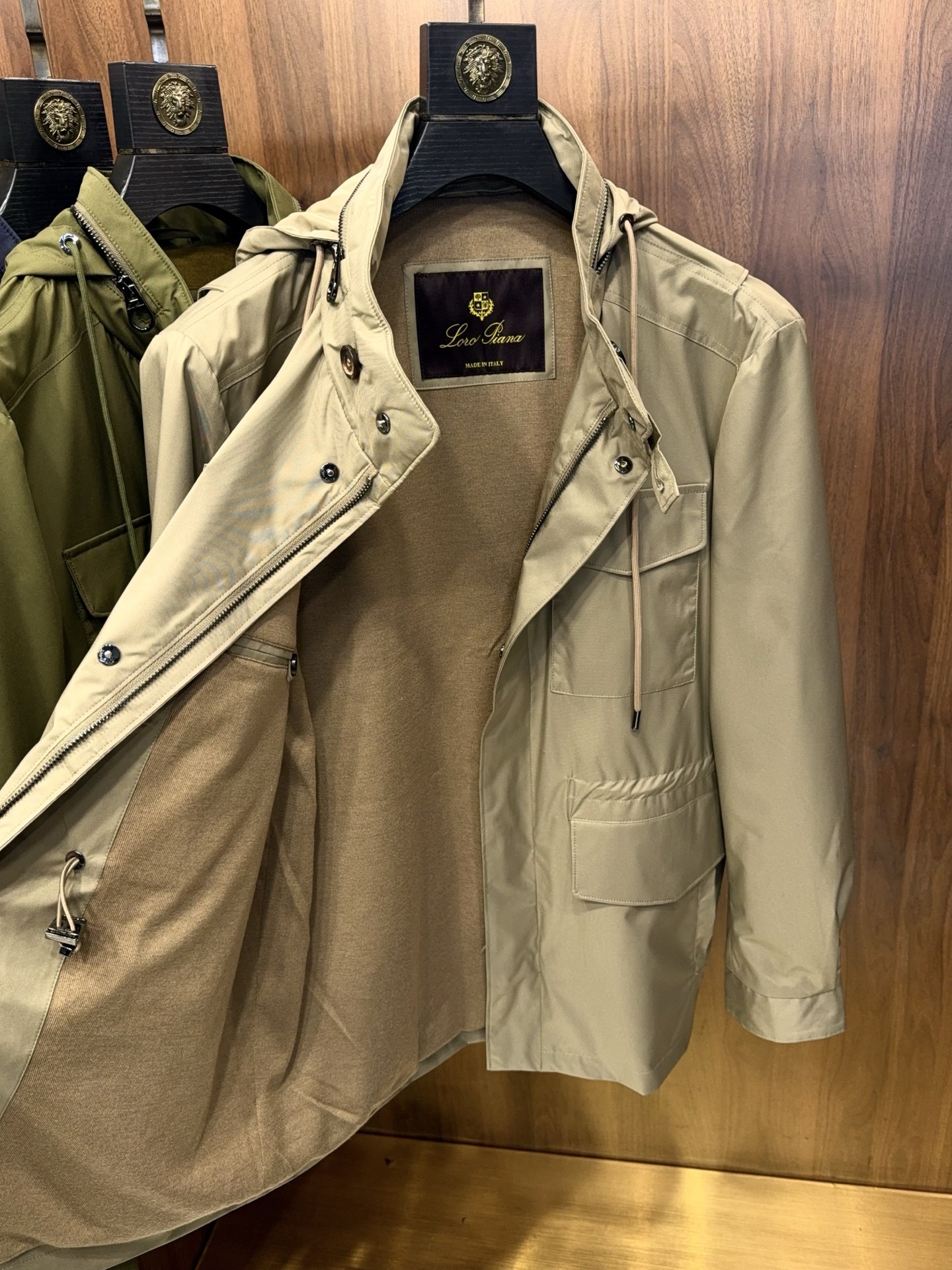 奢品缔造！大腕都爱的通勤款隐藏帽工装四口袋设计可收腰防风中长款风衣式夹克外套奢品通勤夹克，大腕私藏的隐藏