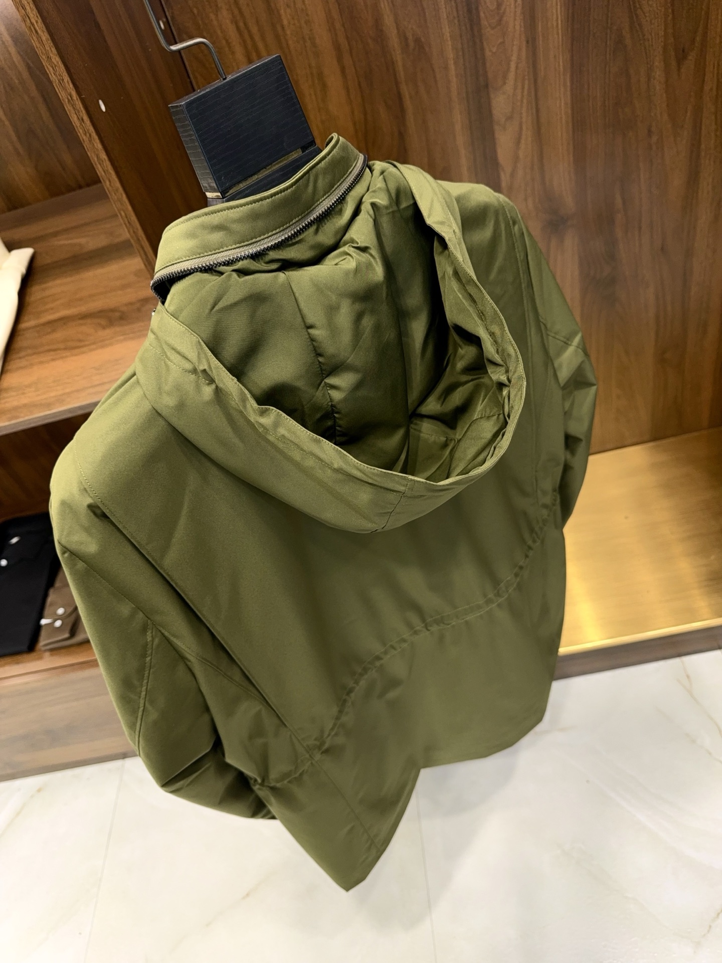 奢品缔造！大腕都爱的通勤款隐藏帽工装四口袋设计可收腰防风中长款风衣式夹克外套奢品通勤夹克，大腕私藏的隐藏