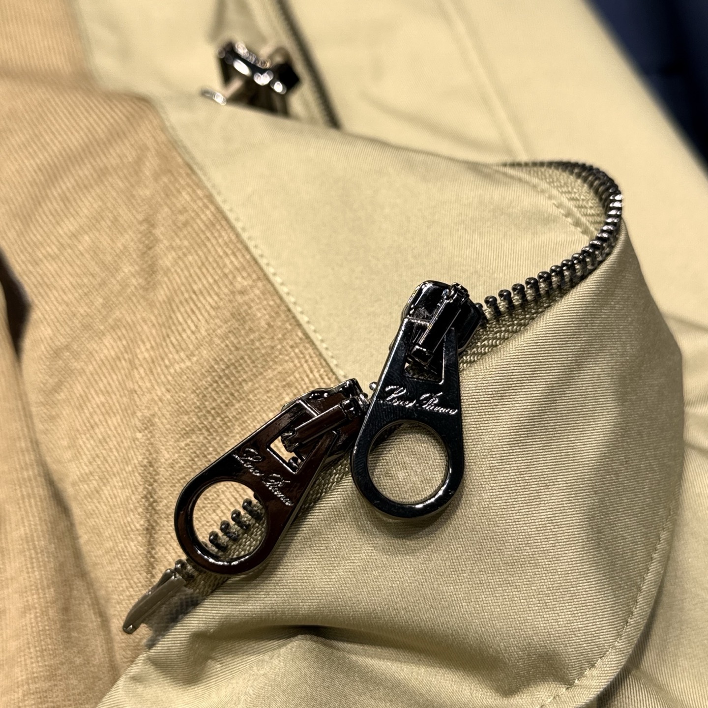 奢品缔造！大腕都爱的通勤款隐藏帽工装四口袋设计可收腰防风中长款风衣式夹克外套奢品通勤夹克，大腕私藏的隐藏