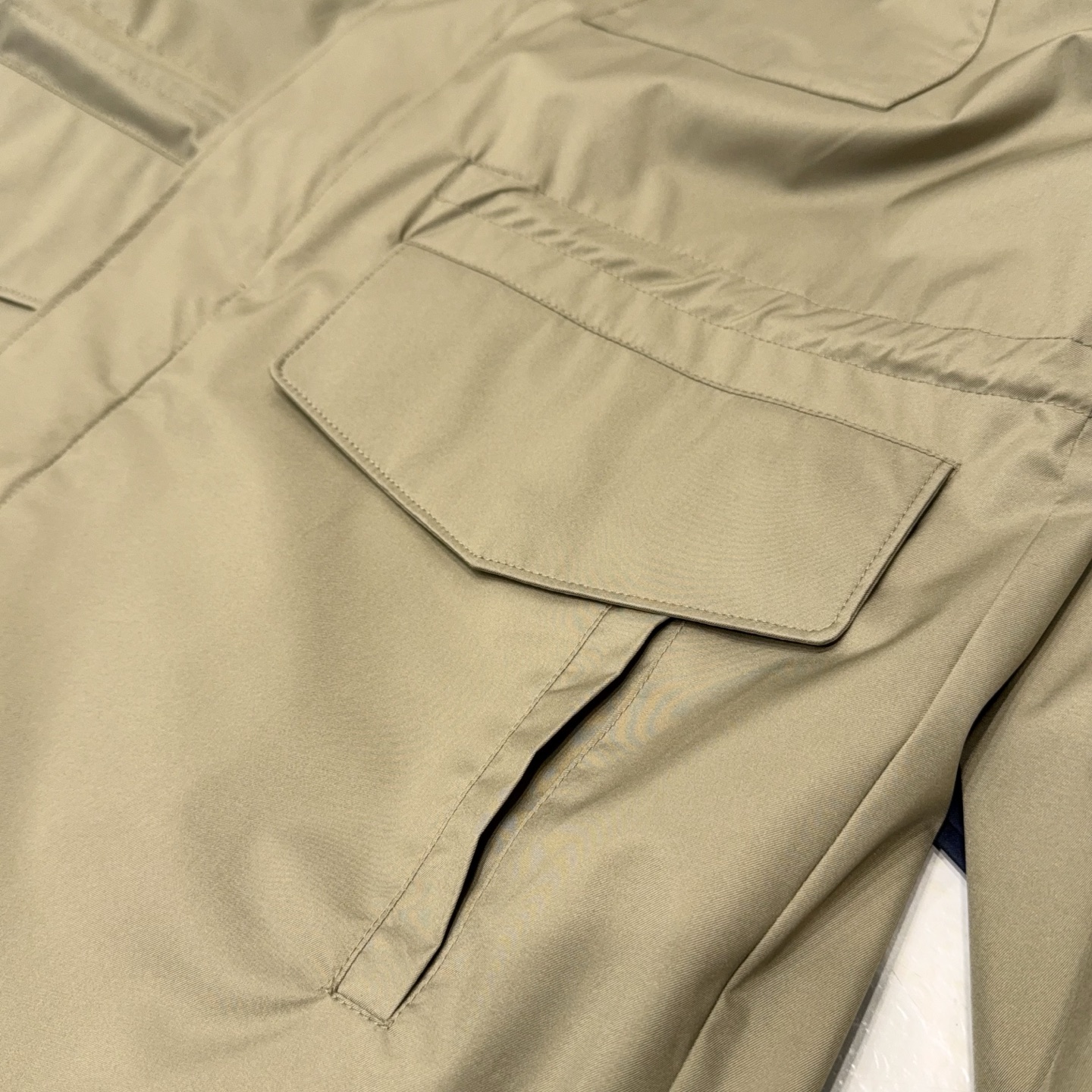 奢品缔造！大腕都爱的通勤款隐藏帽工装四口袋设计可收腰防风中长款风衣式夹克外套奢品通勤夹克，大腕私藏的隐藏