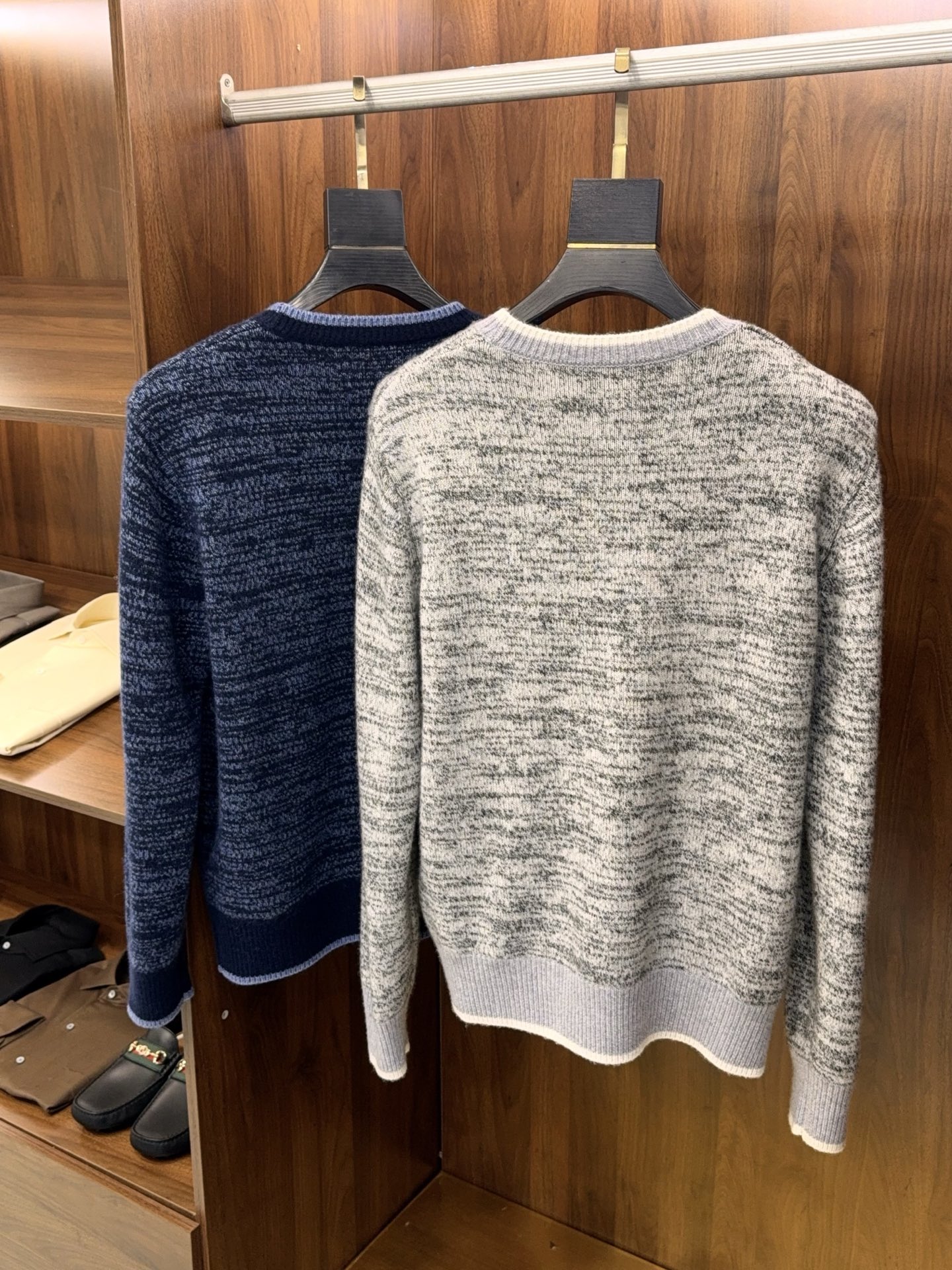 减龄撞色螺口！lP🆕家色织花纱工艺甄选黄金比例含35%羊绒65%羊毛精纺纱线圆领羊绒衫奢级减龄款！lP🆕