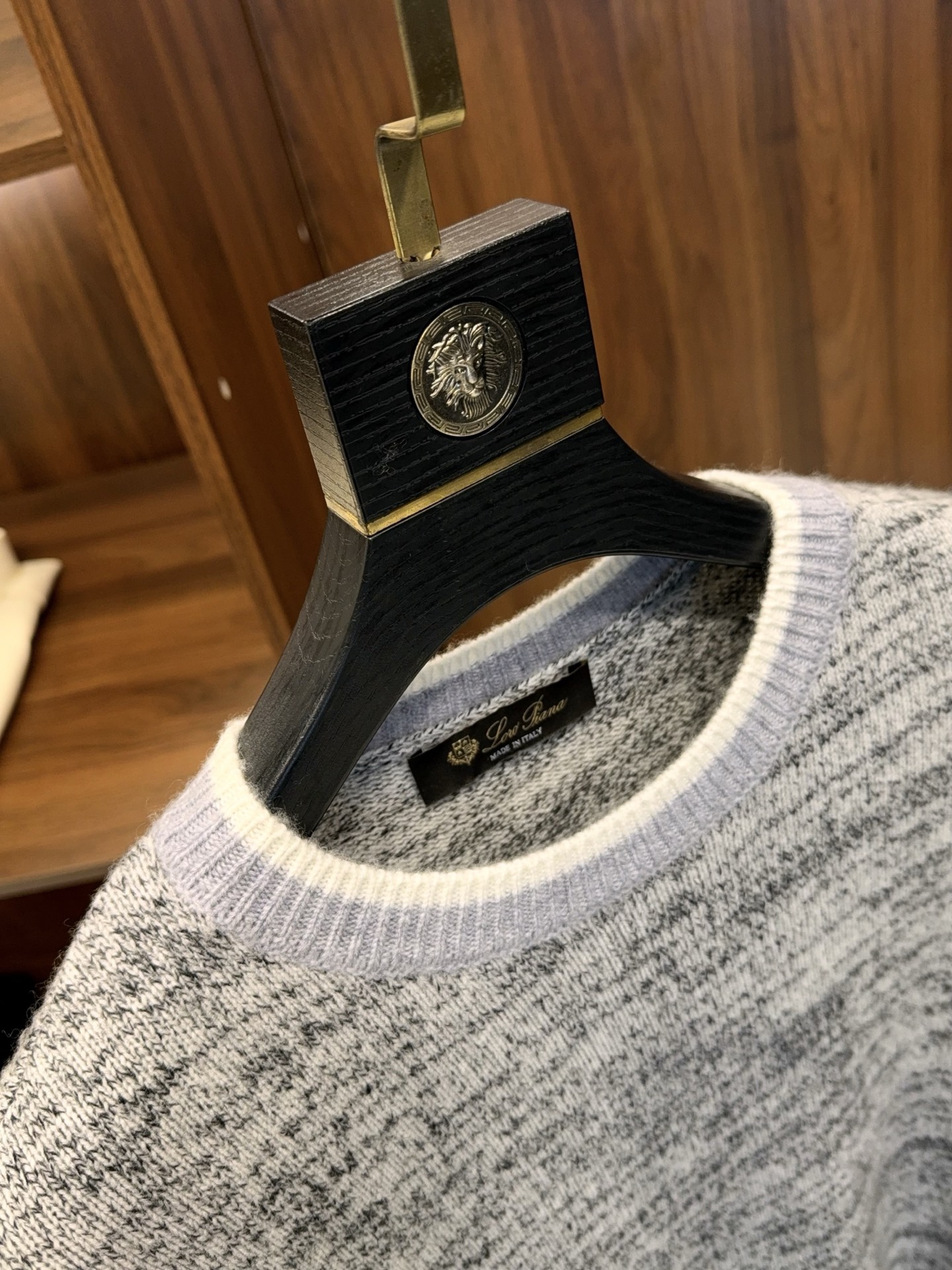 减龄撞色螺口！lP🆕家色织花纱工艺甄选黄金比例含35%羊绒65%羊毛精纺纱线圆领羊绒衫奢级减龄款！lP🆕