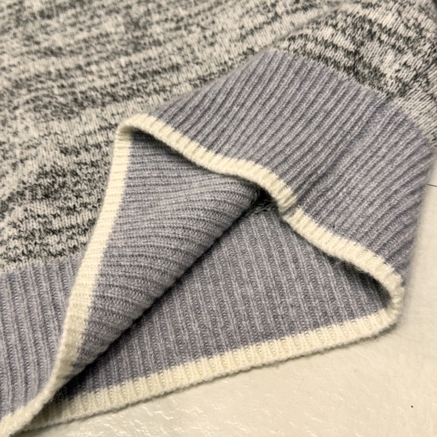 减龄撞色螺口！lP🆕家色织花纱工艺甄选黄金比例含35%羊绒65%羊毛精纺纱线圆领羊绒衫奢级减龄款！lP🆕