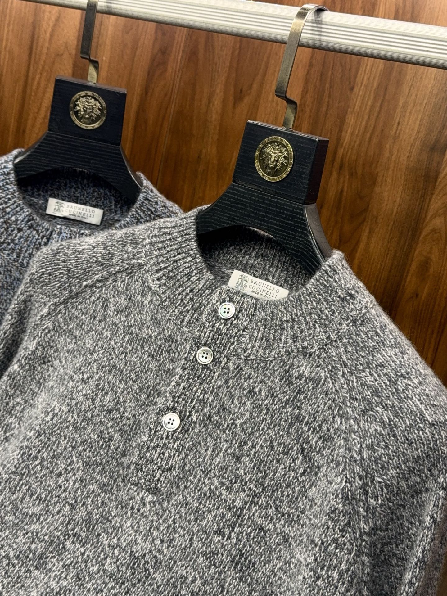 时尚精品！特织三色混纱花纱含35%羊绒65%羊毛精纺纱线马鞍肩立领设计拼接小羊皮羊绒衫奢华混纺羊绒衫，特