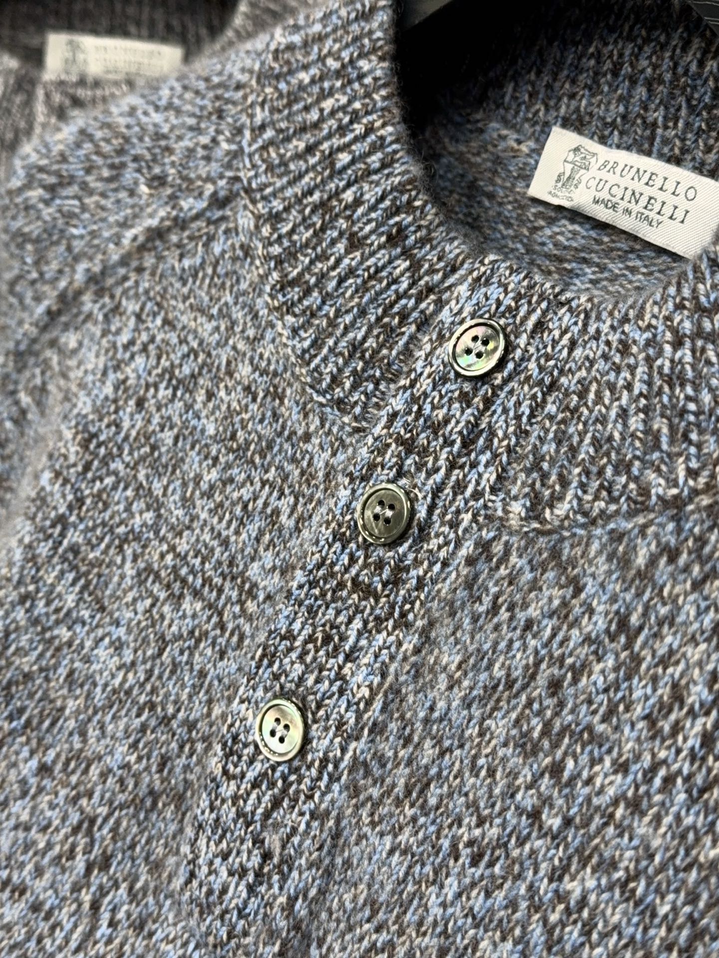 时尚精品！特织三色混纱花纱含35%羊绒65%羊毛精纺纱线马鞍肩立领设计拼接小羊皮羊绒衫奢华混纺羊绒衫，特