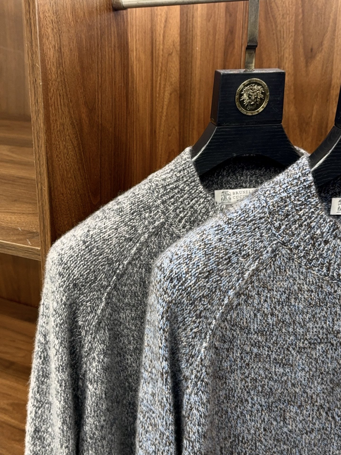 时尚精品！特织三色混纱花纱含35%羊绒65%羊毛精纺纱线马鞍肩立领设计拼接小羊皮羊绒衫奢华混纺羊绒衫，特