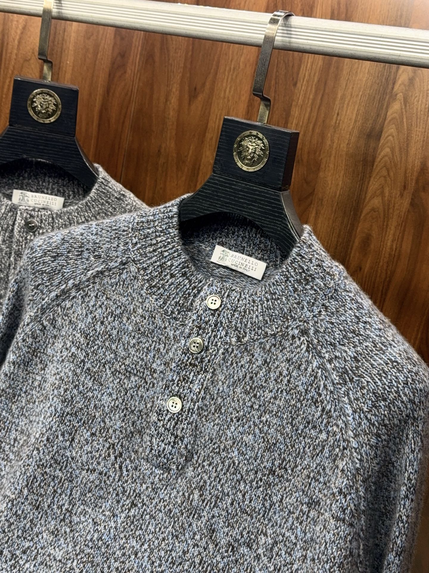 时尚精品！特织三色混纱花纱含35%羊绒65%羊毛精纺纱线马鞍肩立领设计拼接小羊皮羊绒衫奢华混纺羊绒衫，特