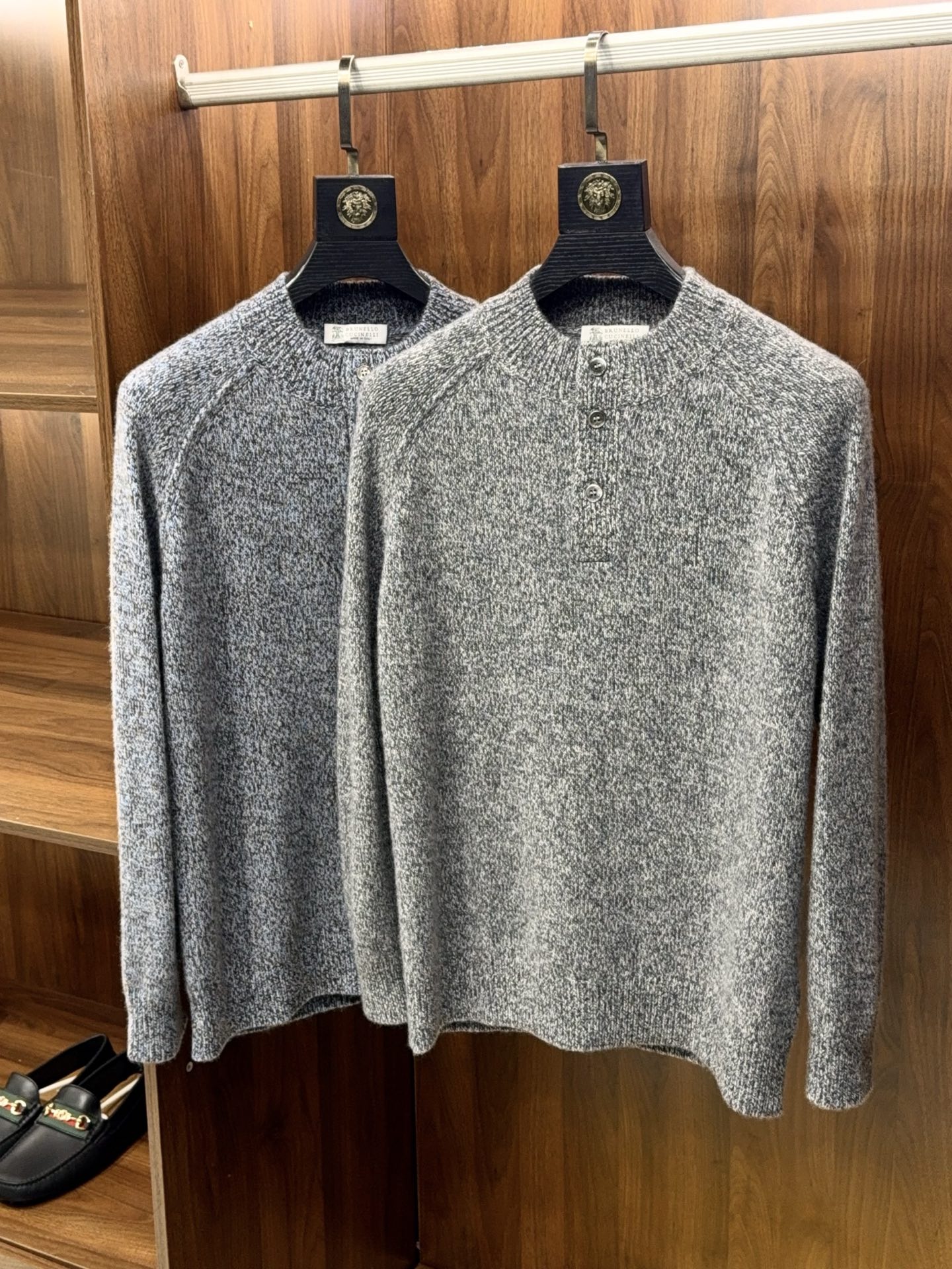 时尚精品！特织三色混纱花纱含35%羊绒65%羊毛精纺纱线马鞍肩立领设计拼接小羊皮羊绒衫奢华混纺羊绒衫，特